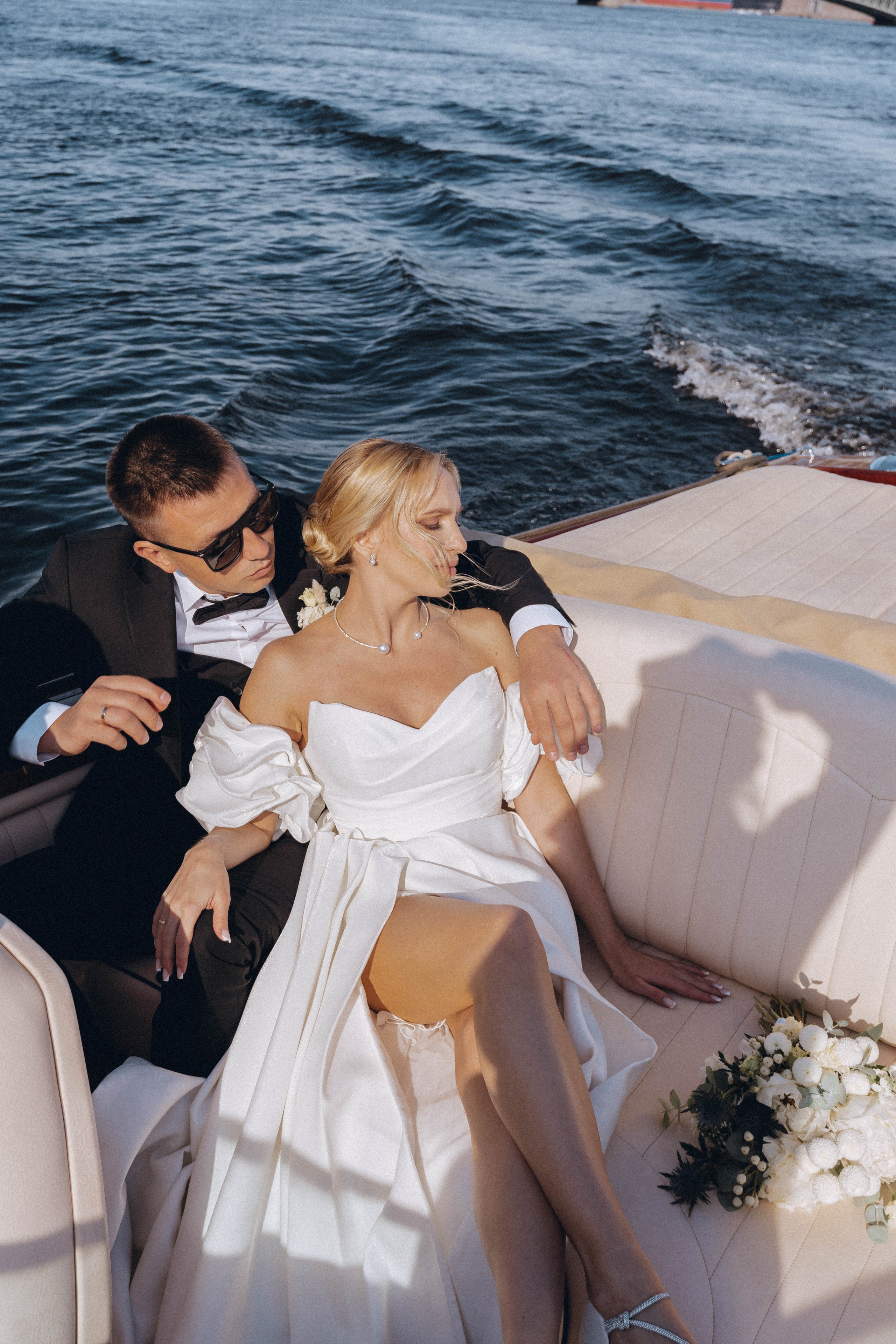 СВАДЕНБНАЯ СЬЕМКА НА КАТЕРЕ ПО КАНАЛАМ САНКТ-ПЕТЕРБУРГА И В АКВАТОРИИ НЕВЫ. Профессиональный фотограф, Санкт-Петербург — Виктория Богомолова