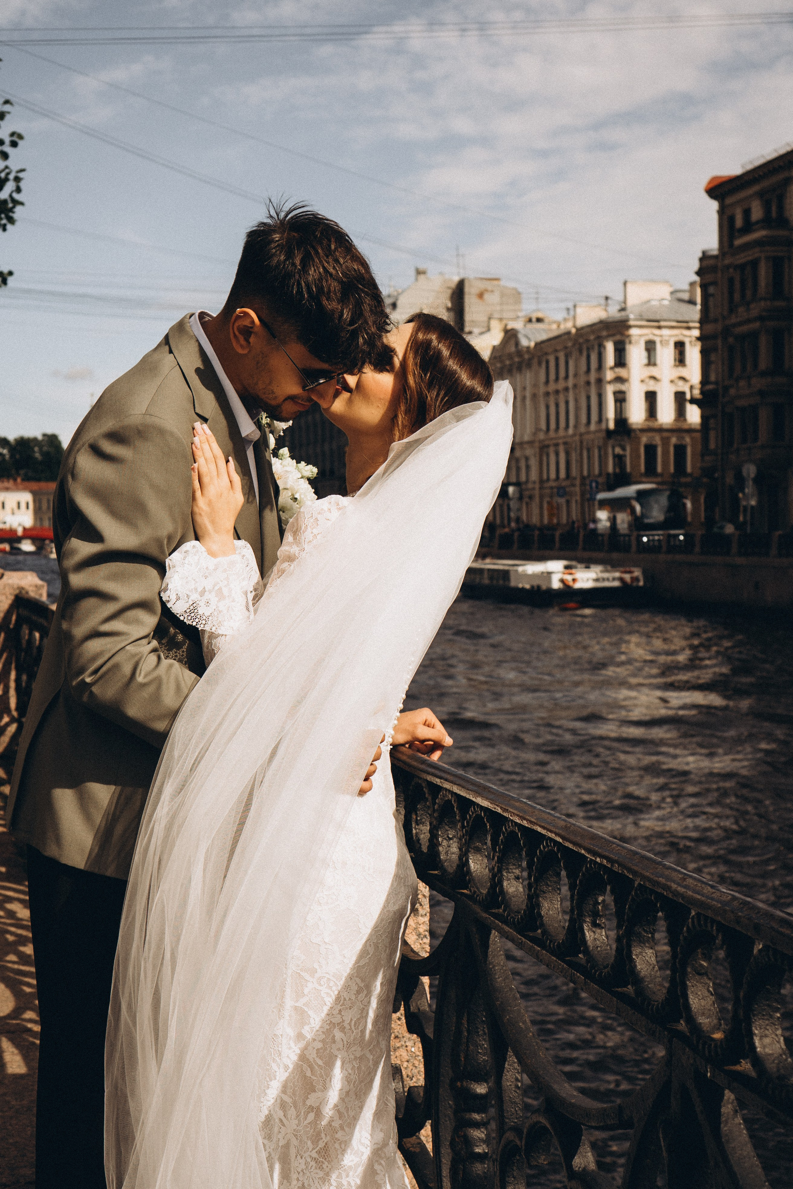 СВАДЕБНАЯ ПРОГУЛКА ВОЗЕ ИСАИКЕВСКОГО СОБОРА АСТОРИИ И ЗАКОНОДАЛЕТНОГО СОБРАНИЯ. Профессиональный фотограф, Санкт-Петербург — Виктория Богомолова