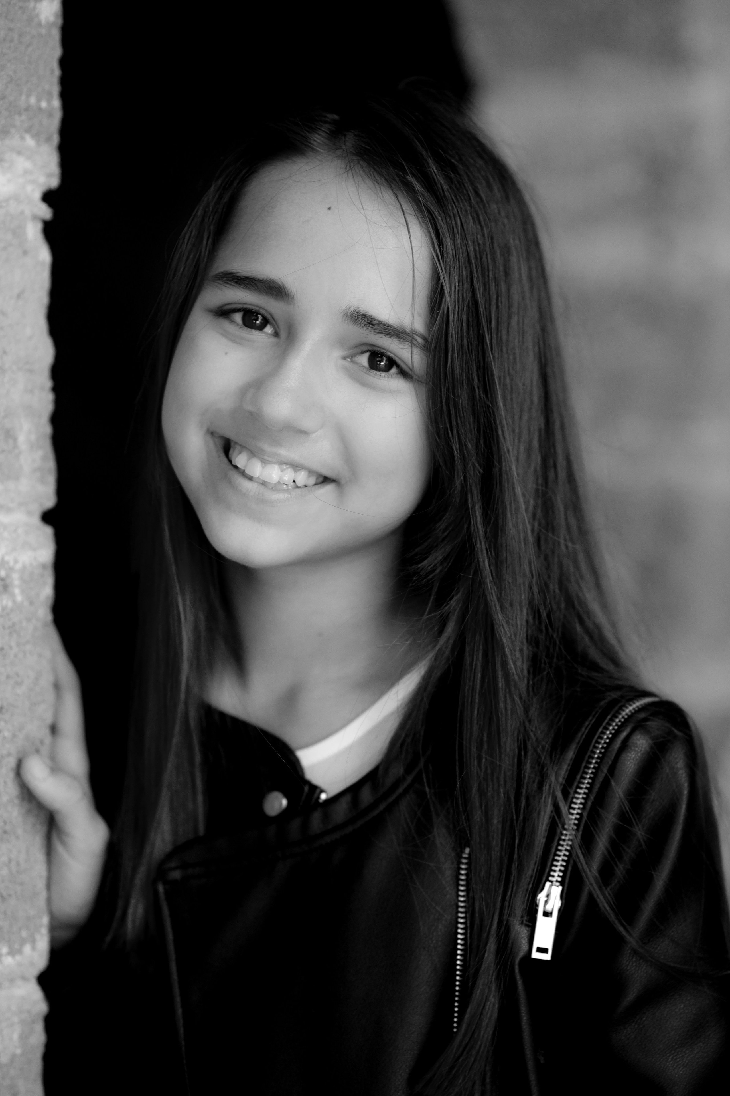 черно-белая фотография, подросток, девочка-подросток, актерское портфолио, фотосессия для подростков, фотограф Москва, детский фотограф Москва, подростковый фотограф , черно-белый портрет, фотосессия в старом городе, 