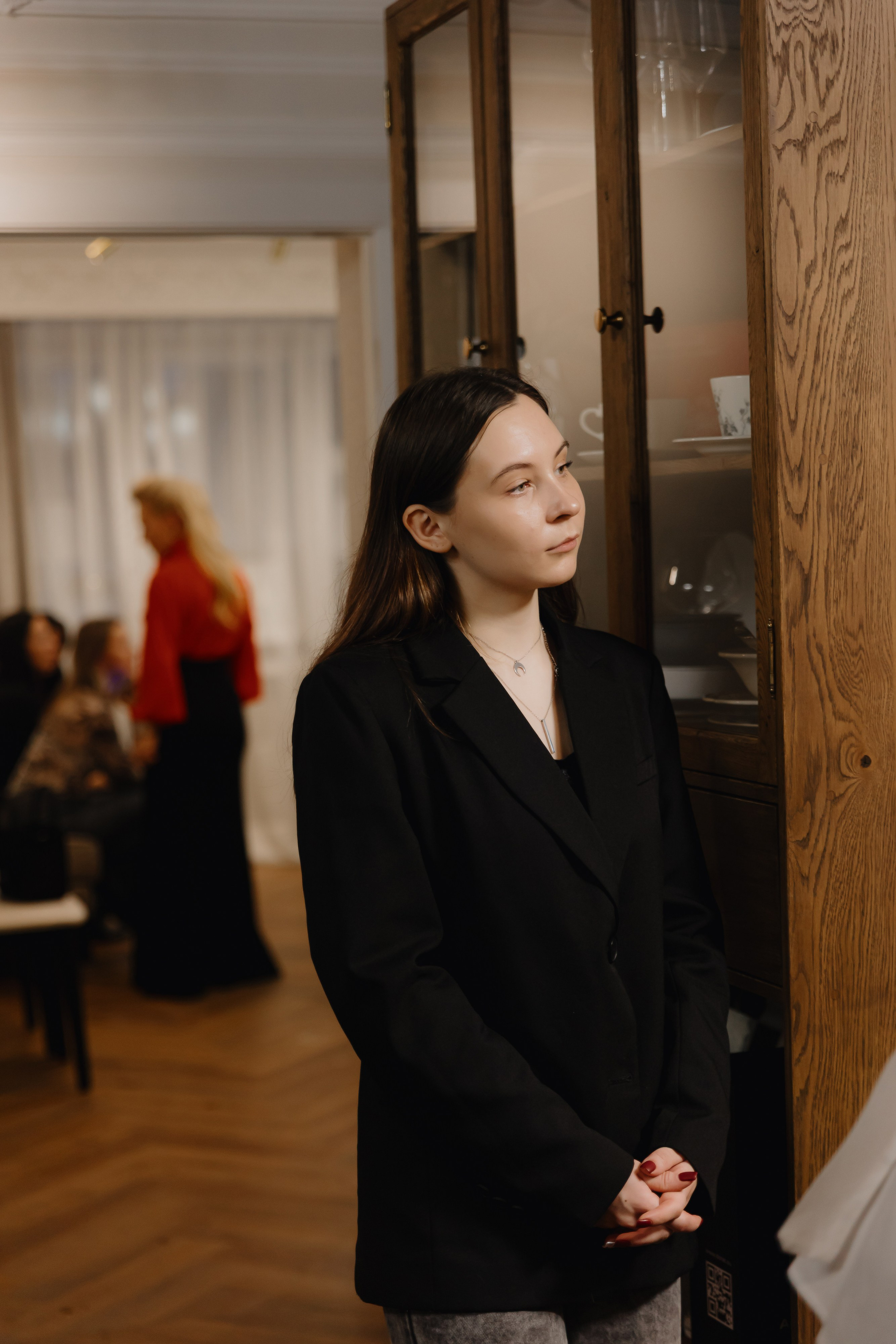 Предновогодний «Кофе-рейв» в L. DECO 17 декабря 2025 года. L. Deco интерьерный салон. Краски/обои/лепной декор