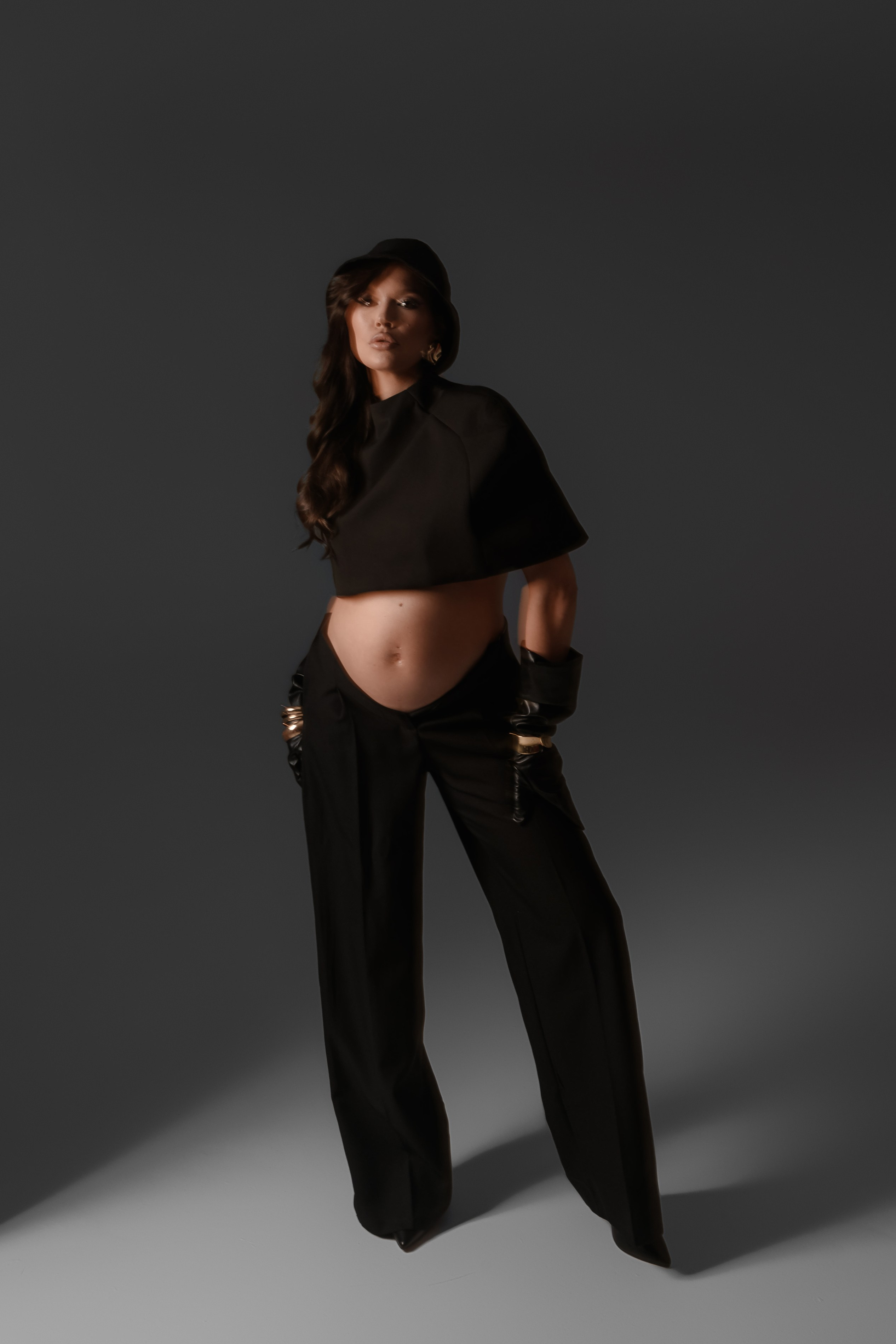 Кейп + брюки + панама. Фотограф Анна Качан