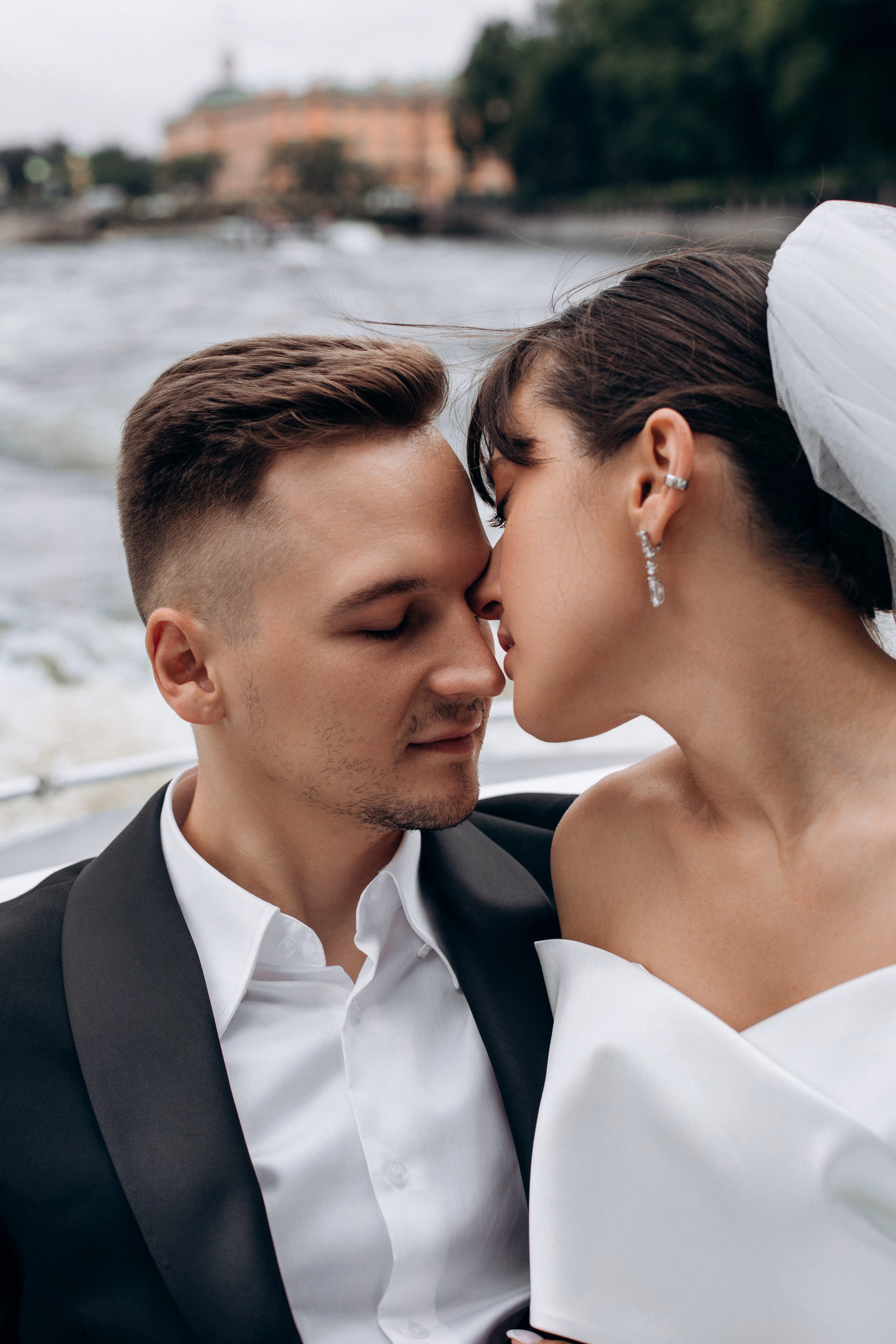 Свадьба на катере. Свадебный фотограф в Санкт-Петербурге Вика Стукачева