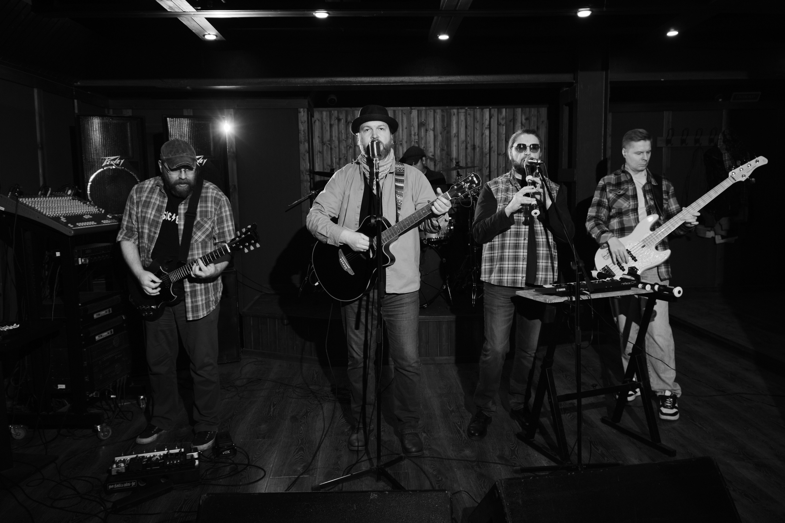 Фотограф для съемки музыкальной группы, услуги фотографа для музыкантов, певцов, эстрадной и концерной деятельности. Ваш фотограф для съемки концертов и мероприятий.