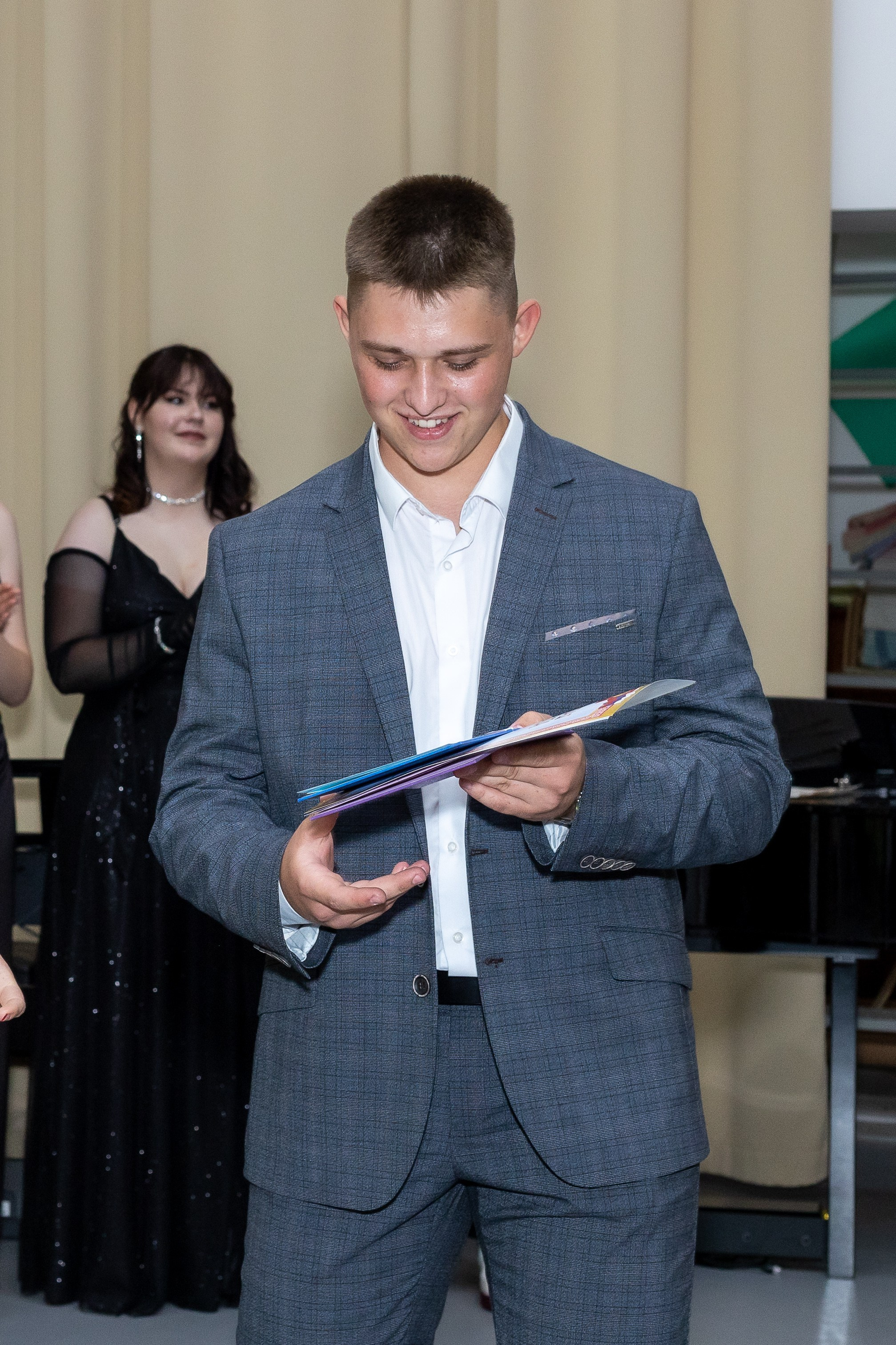 Вручение аттестата 2025. Выпускные альбомы Майкоп, Краснодар Елена Золотарева