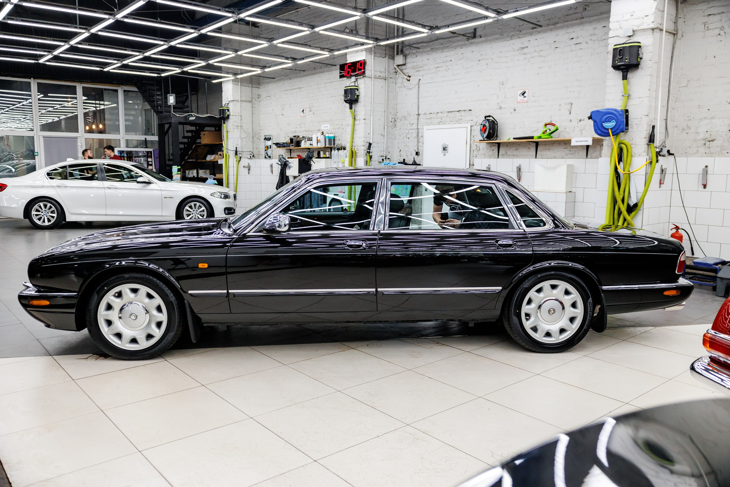 Автомобильная фотосъёмка Daimler Xj8. Фотограф Сергей Лукьянов @xapeton_photo Москва