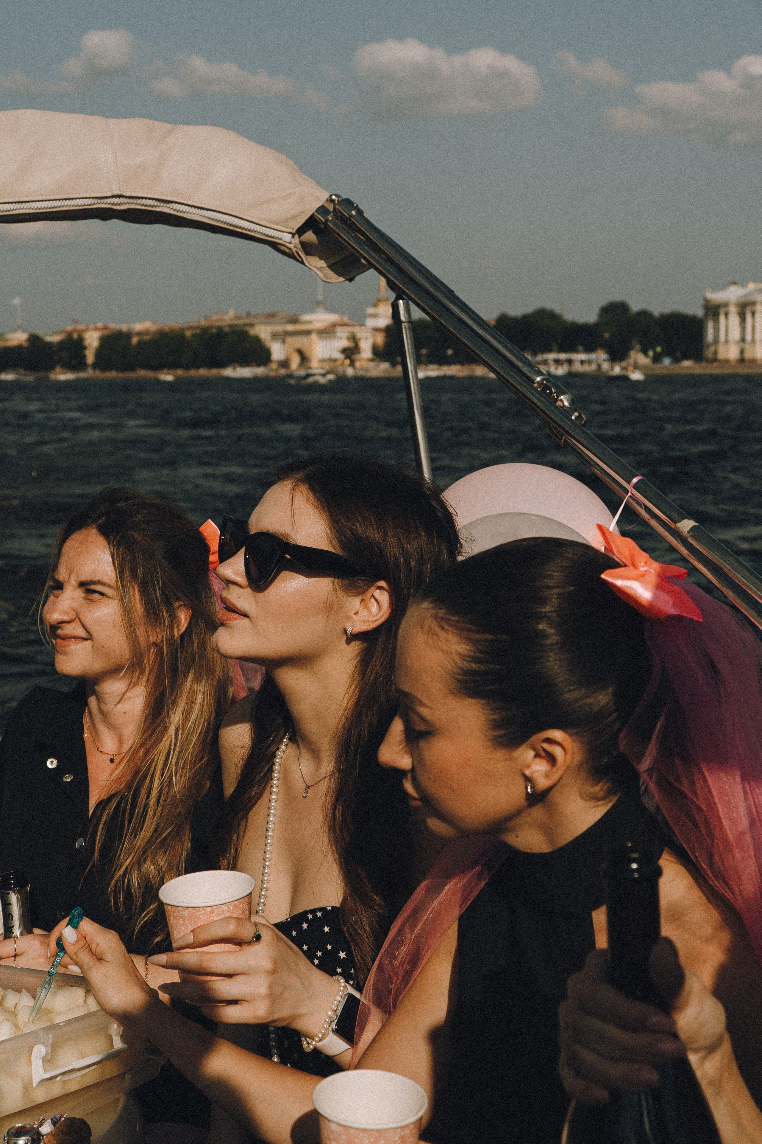 ДЕВИЧНИК НА КАТЕРЕ. Профессиональный фотограф, Санкт-Петербург — Виктория Богомолова