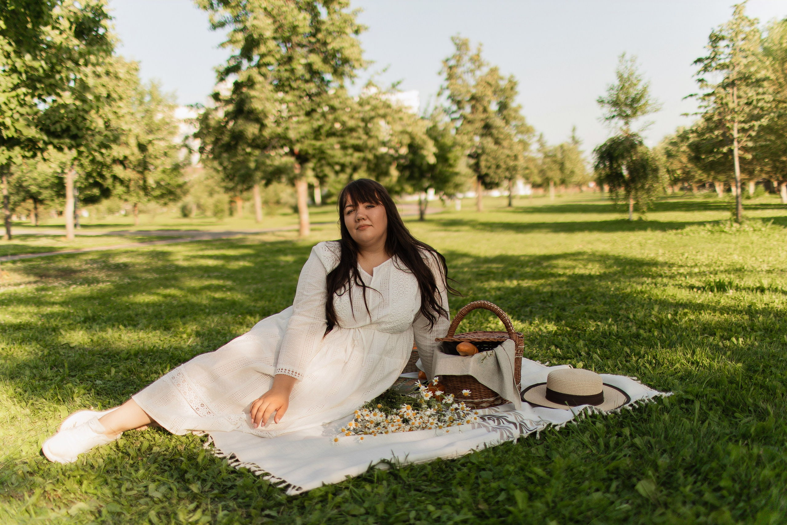 Летний день в парке. Семейная съемка — это красивый способ признаться своей семье в любви