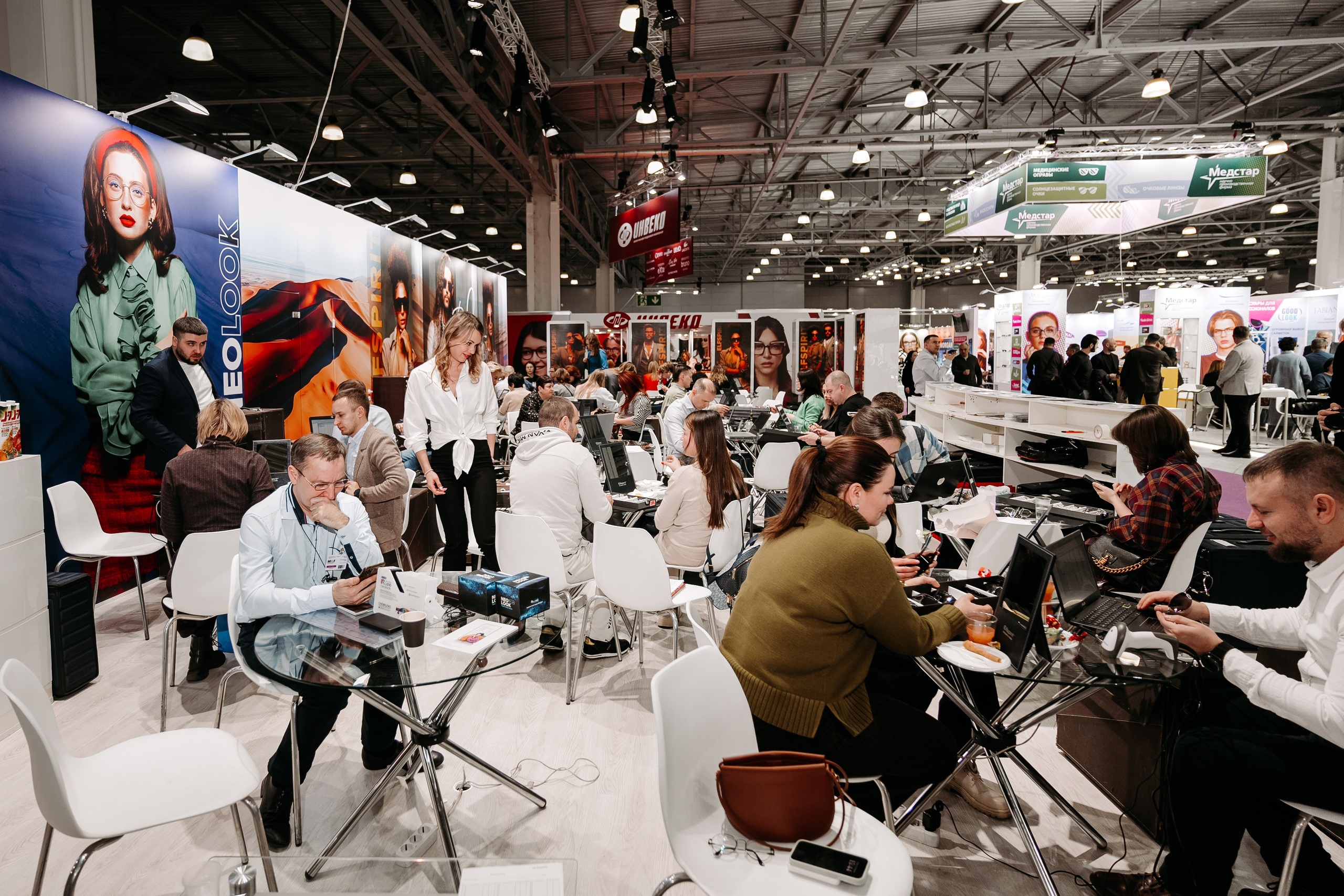 Оптическая_выставка. Репортажный и свадебный фотограф в Москве Рая Небогатова