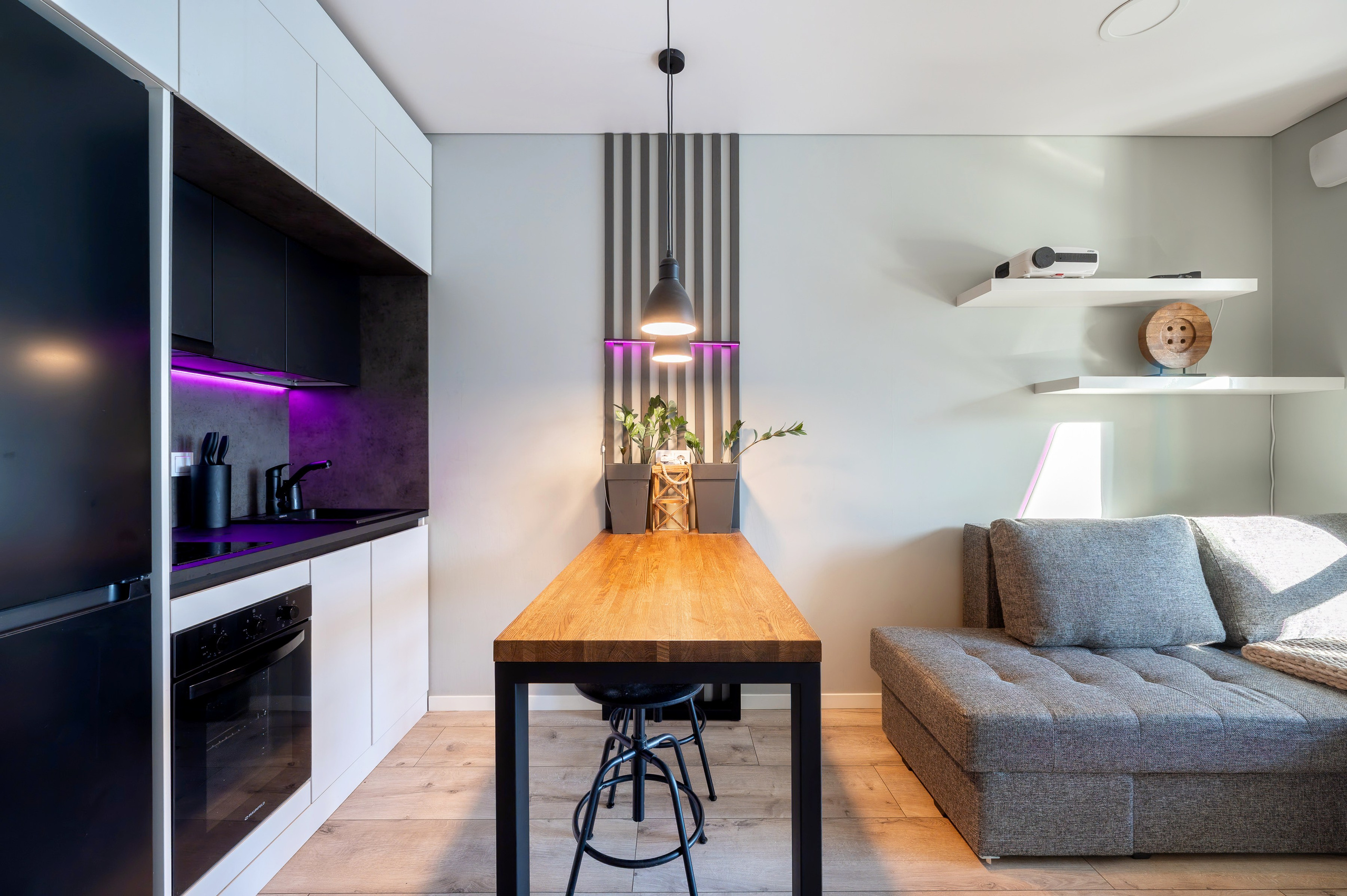 Студия на продажу, Лиговский пр-т. Интерьерный фотограф. Фото- видеосъемка недвижимости Санкт-Петербург