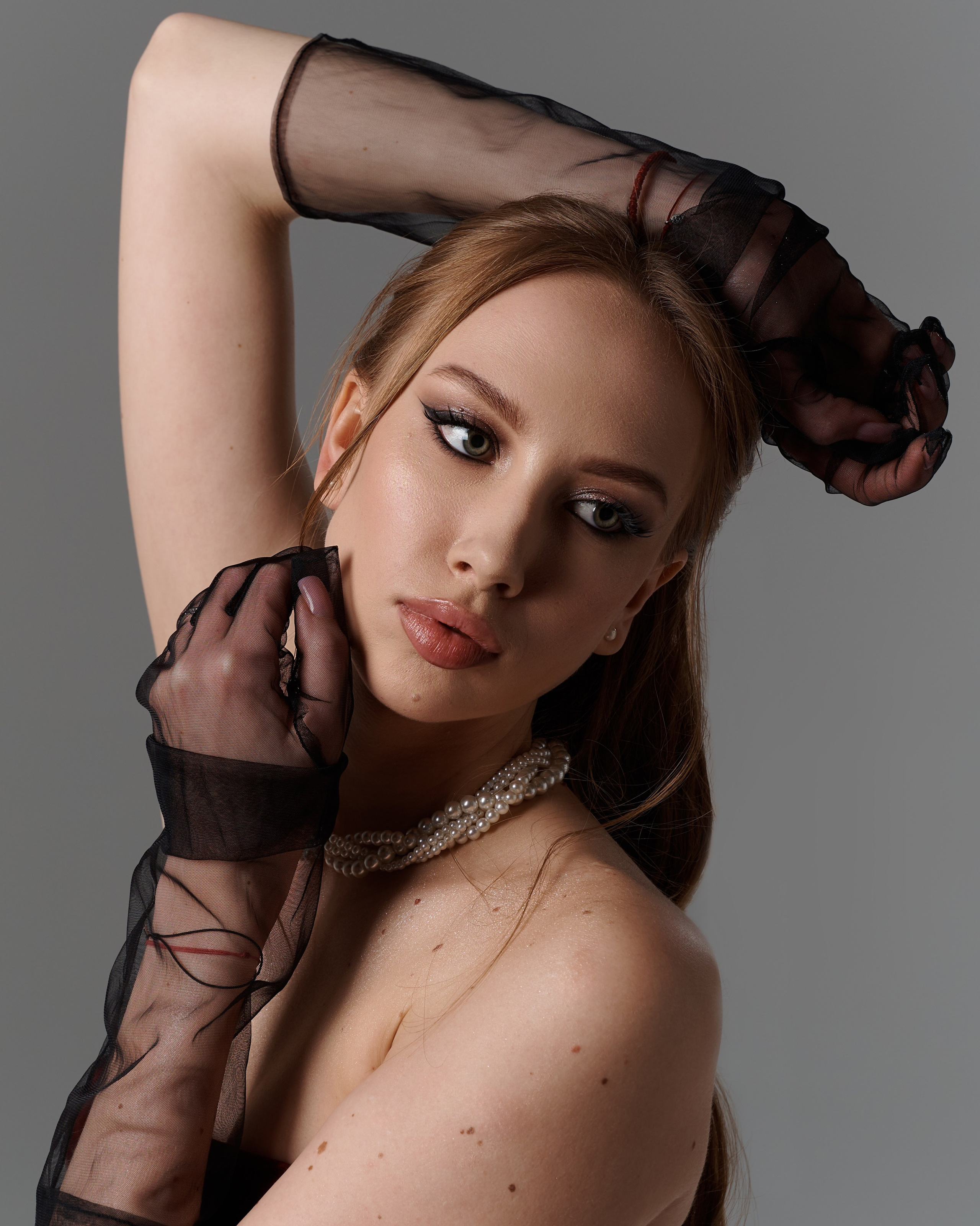 Индивидуальная женская фотосессия с искусственным светом