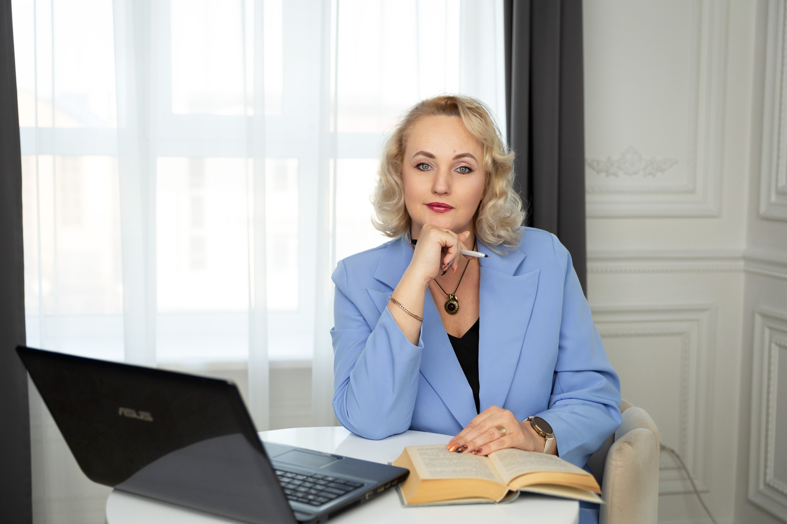 Деловая фотосессия юриста — минималистичный профессиональный портрет. Фотограф в Ростове-на-Дону Александр Градов | Фотосессия в Ростове: цены