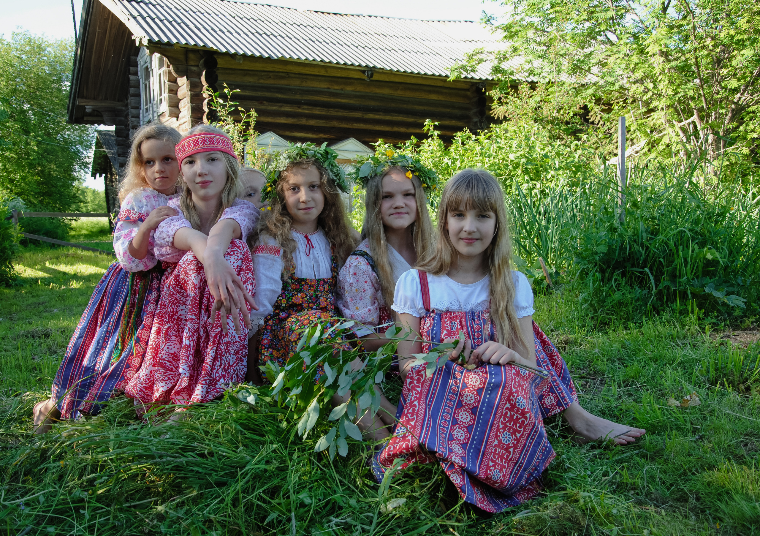 В ночь с 23 на 24 июня  праздновали этот мистический, загадочный, но в то же время разгульный и весёлый праздник рядом с поселком Авнюга Архангельской области. 