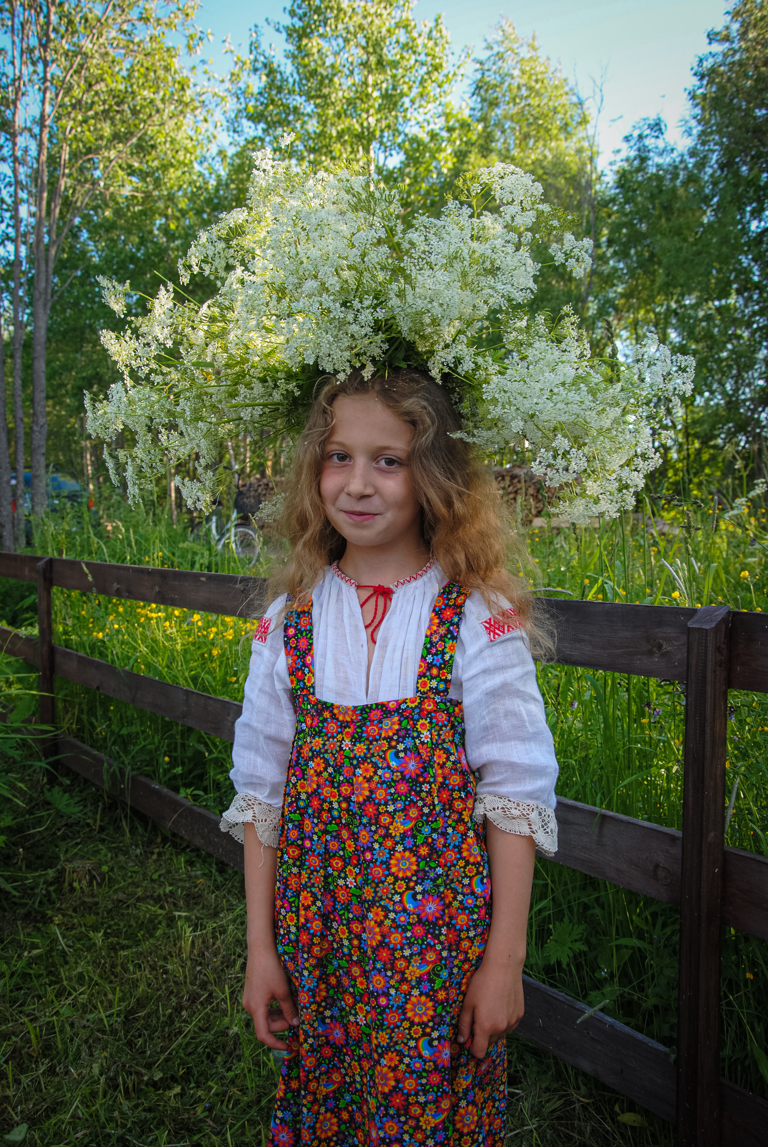 В это день люди опоясывались перевязями из цветов, на голову надевали венки из трав.