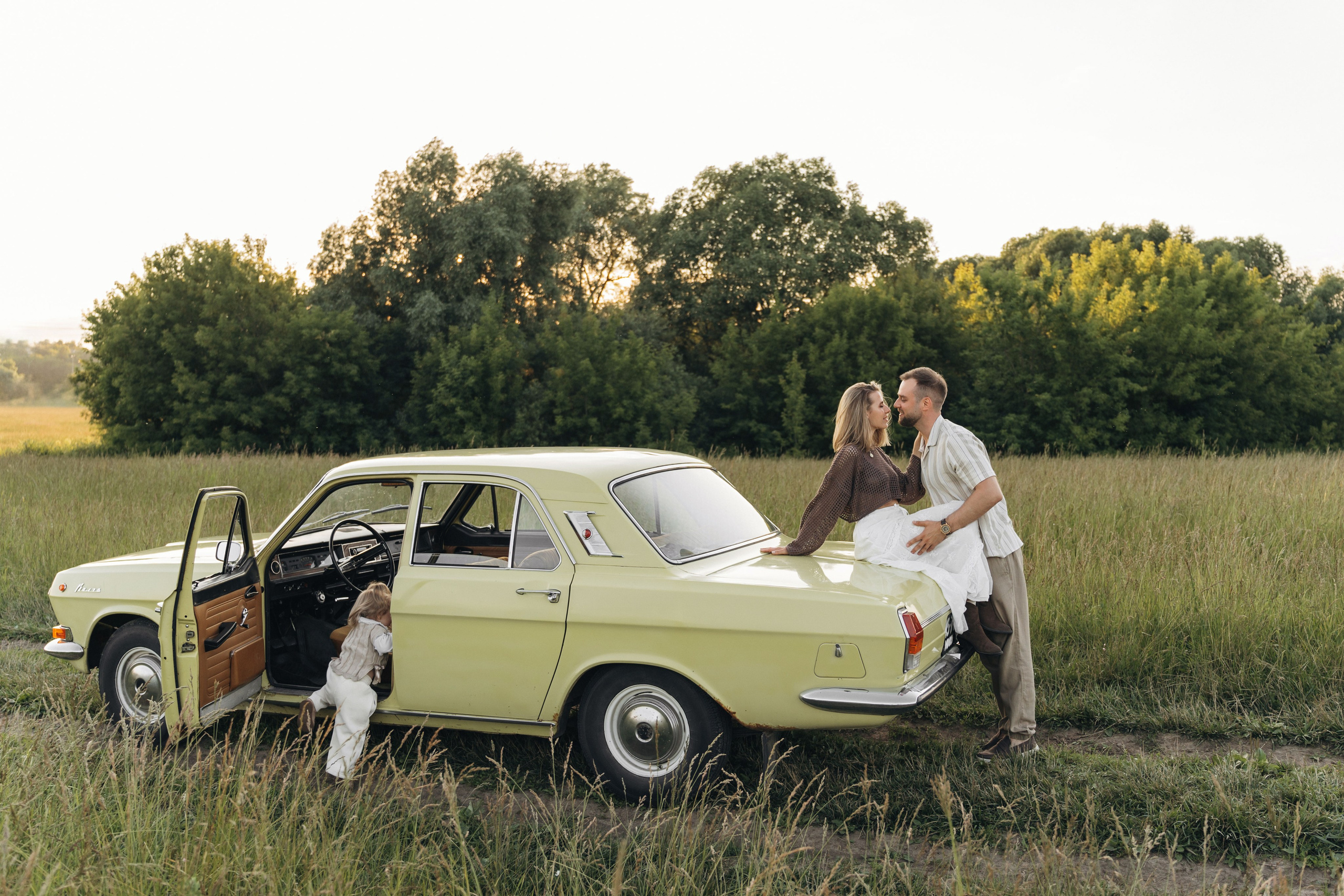 На машине загород. Ваш фотограф Вика Артемова