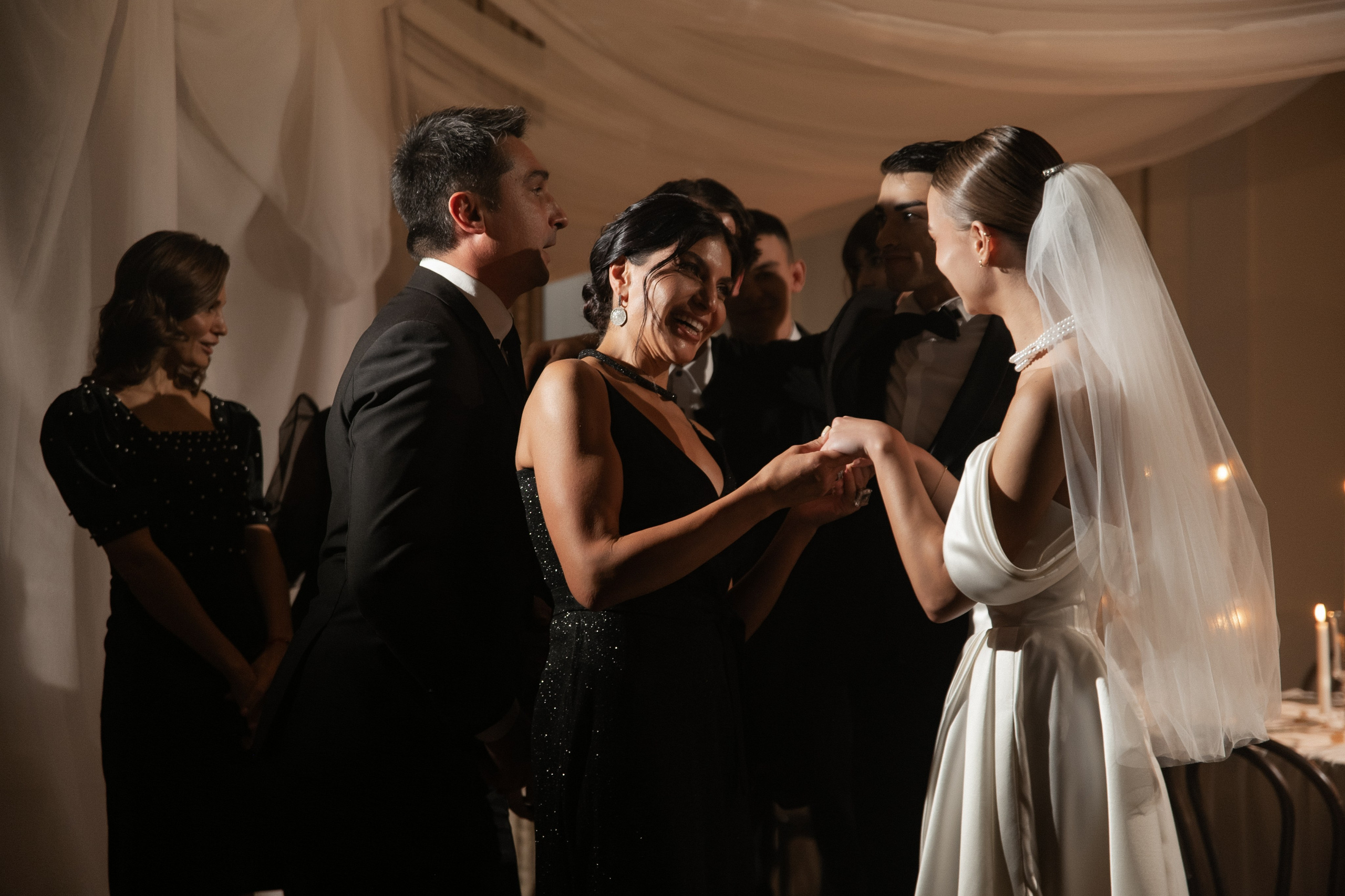 Камерный свадебный ужин при свечах в старинном особняке в фотостудии 21. Kult. Ярослава Ерина — свадебный фотограф в Москве