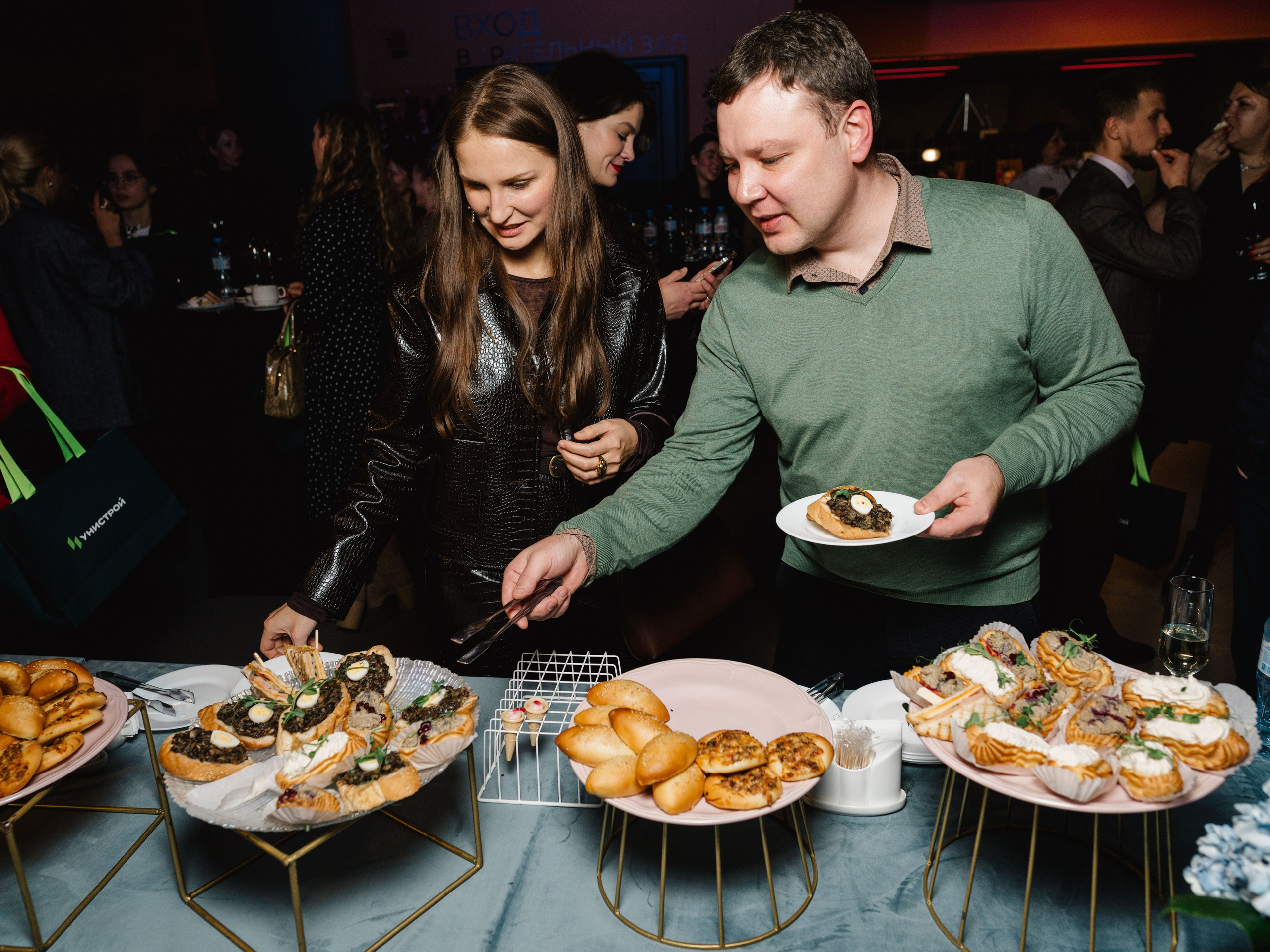 Старт продаж Уникум на Энгельса. Фотограф Алексей Шрайбик