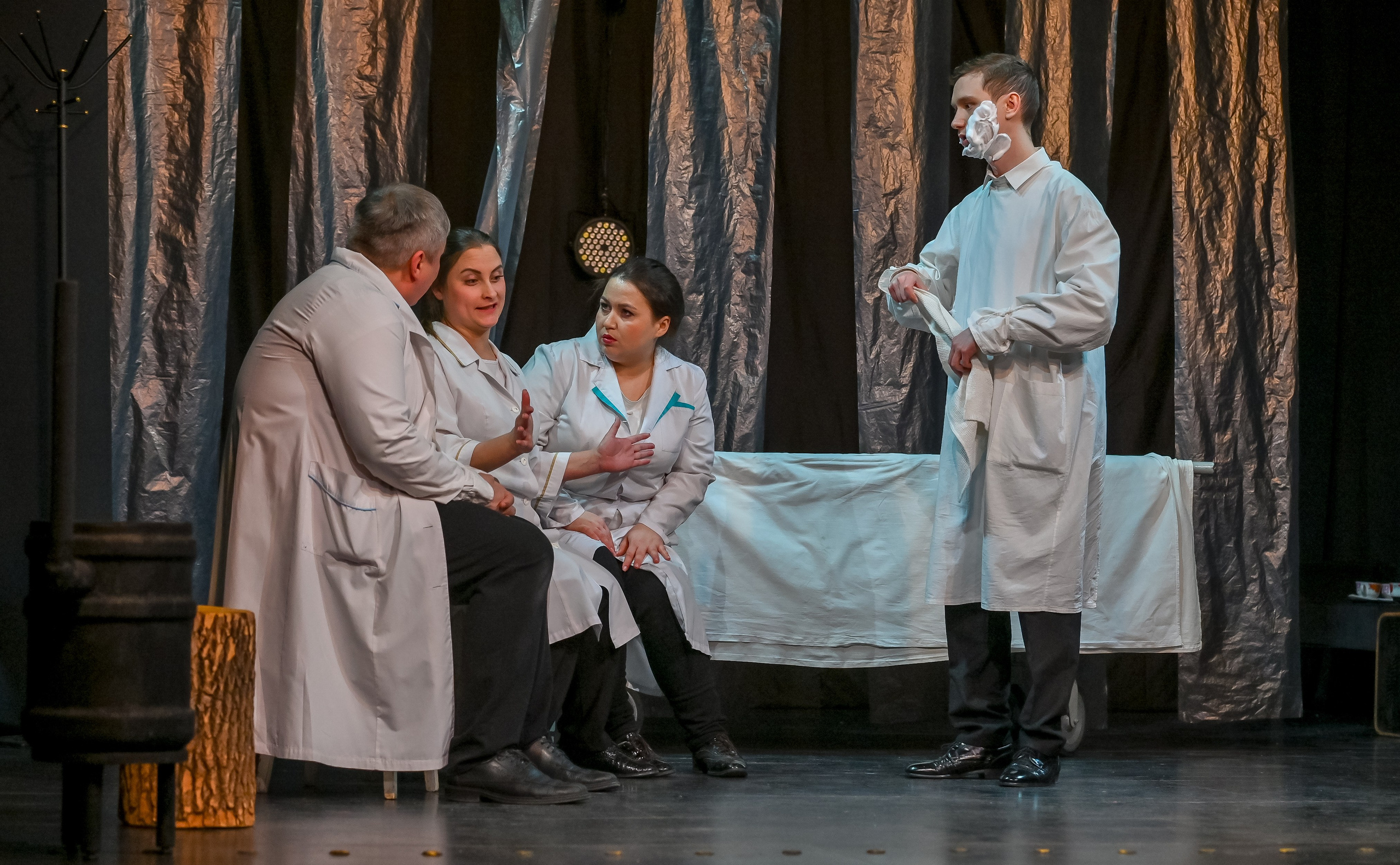 «Записки юного врача» в Театре Артиста 01.03.2024. Репортажный профессиональный фотограф-любитель