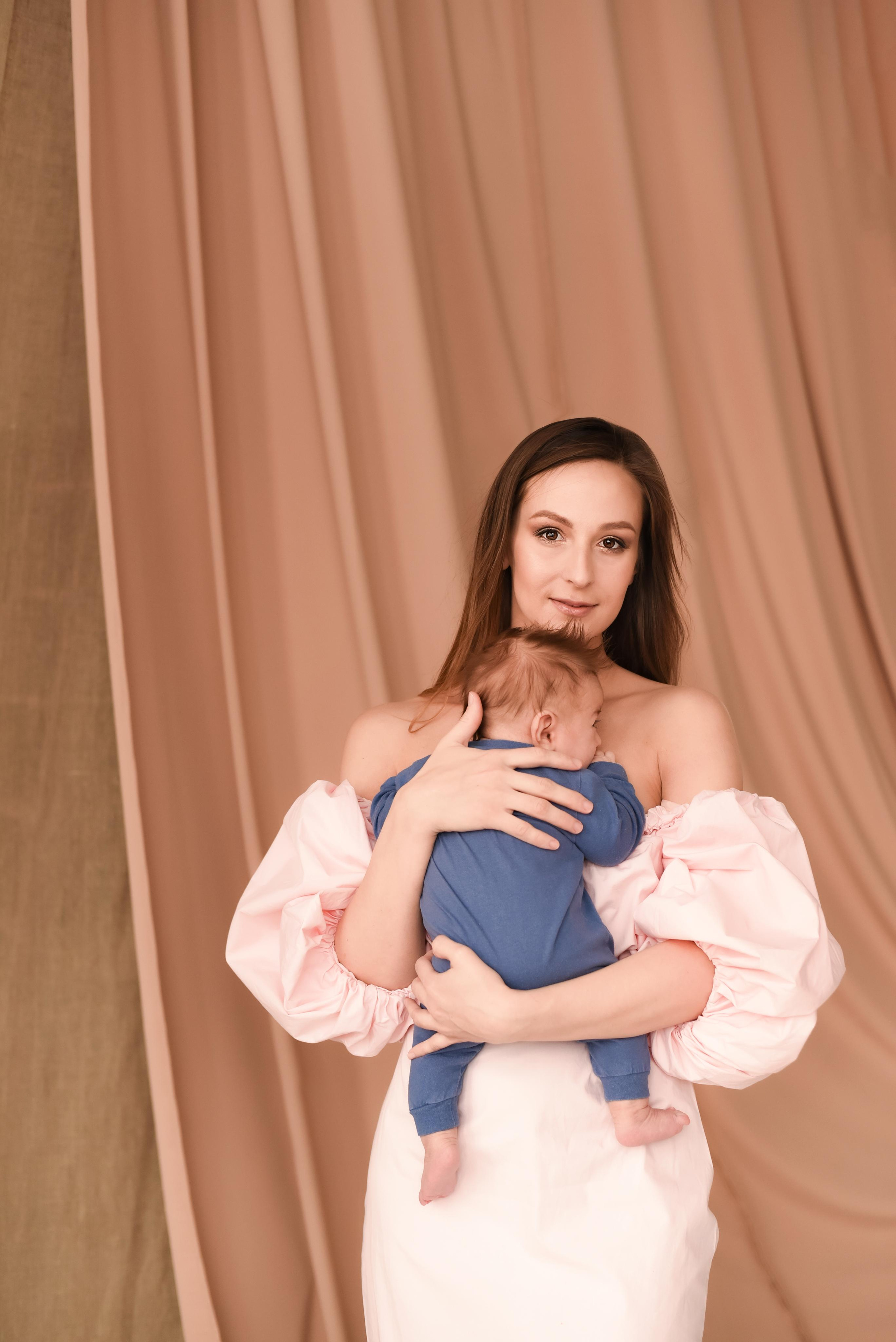 Фотосессия мама и малыш в Екатеринбурге. Фотограф новорожденных в Екатеринбурге Анастасия Карманова