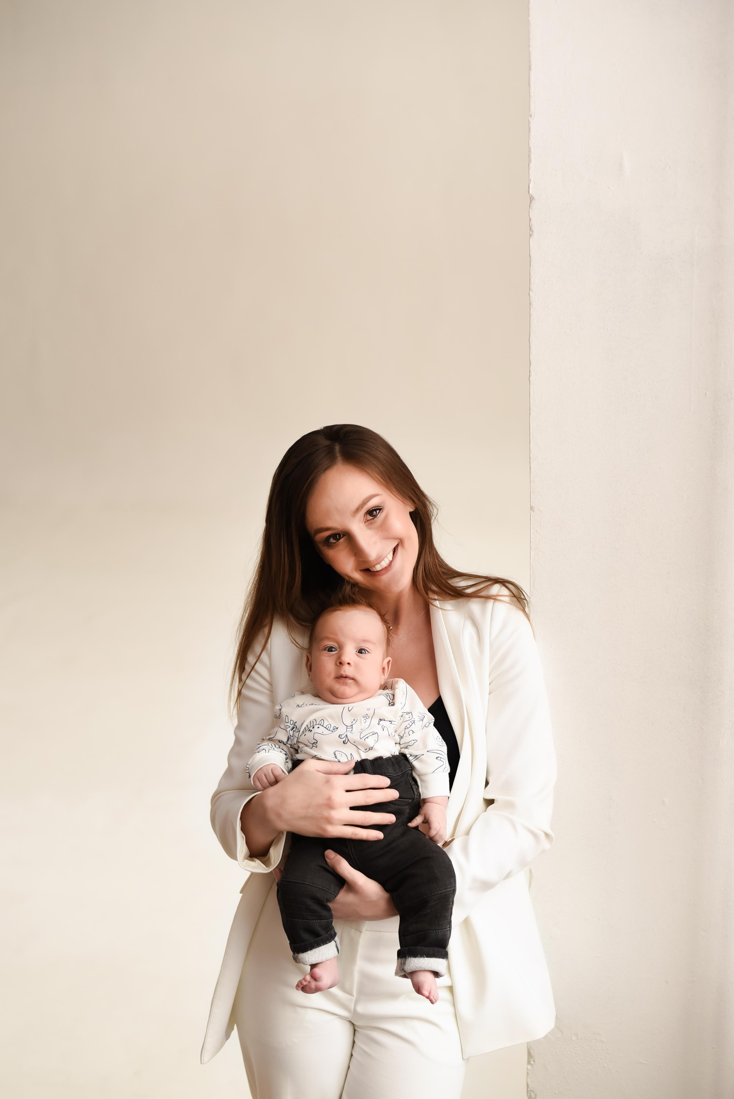 Фотосессия мама и малыш в Екатеринбурге. Фотограф новорожденных в Екатеринбурге Анастасия Карманова