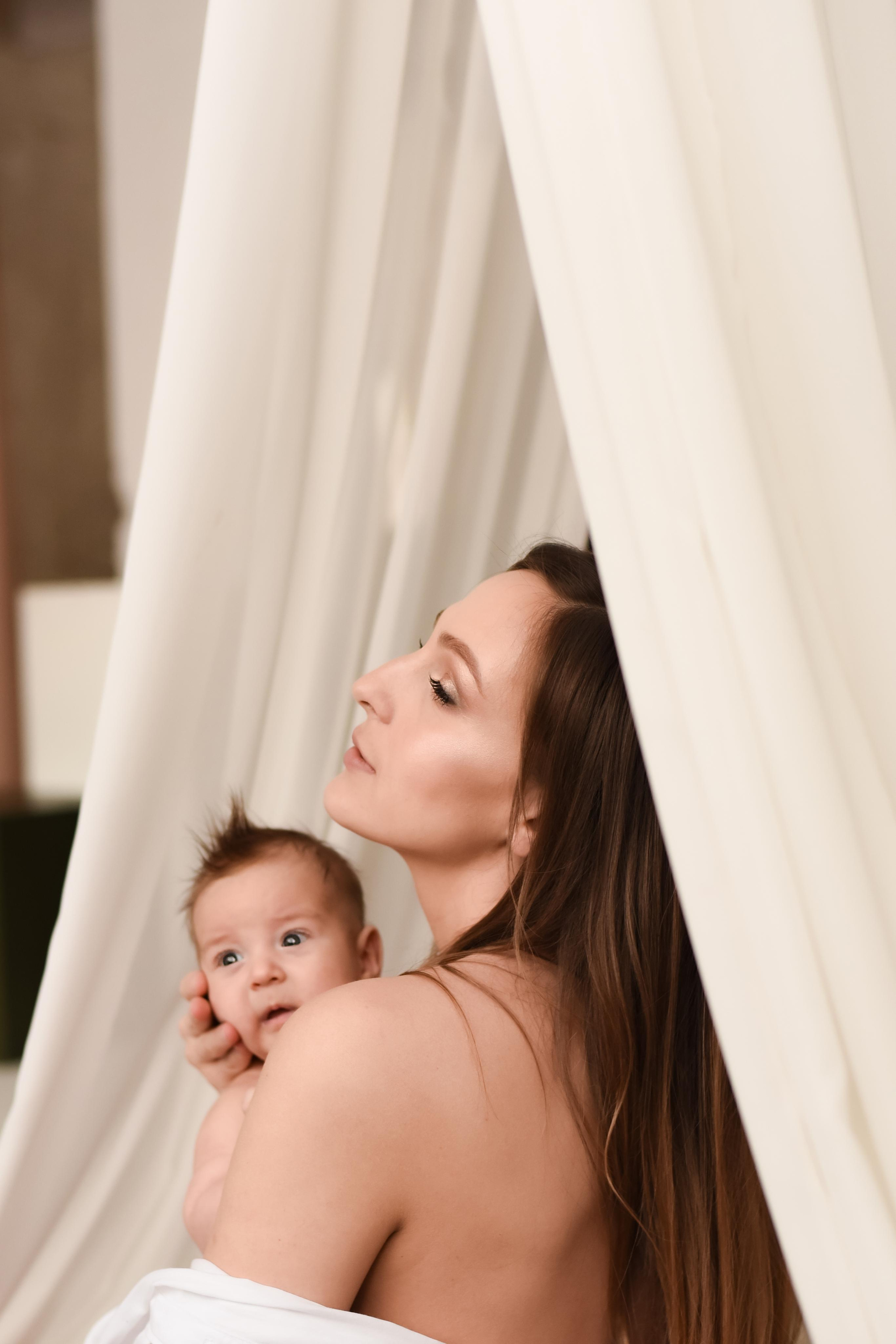 Фотосессия мама и малыш в Екатеринбурге. Фотограф новорожденных в Екатеринбурге Анастасия Карманова