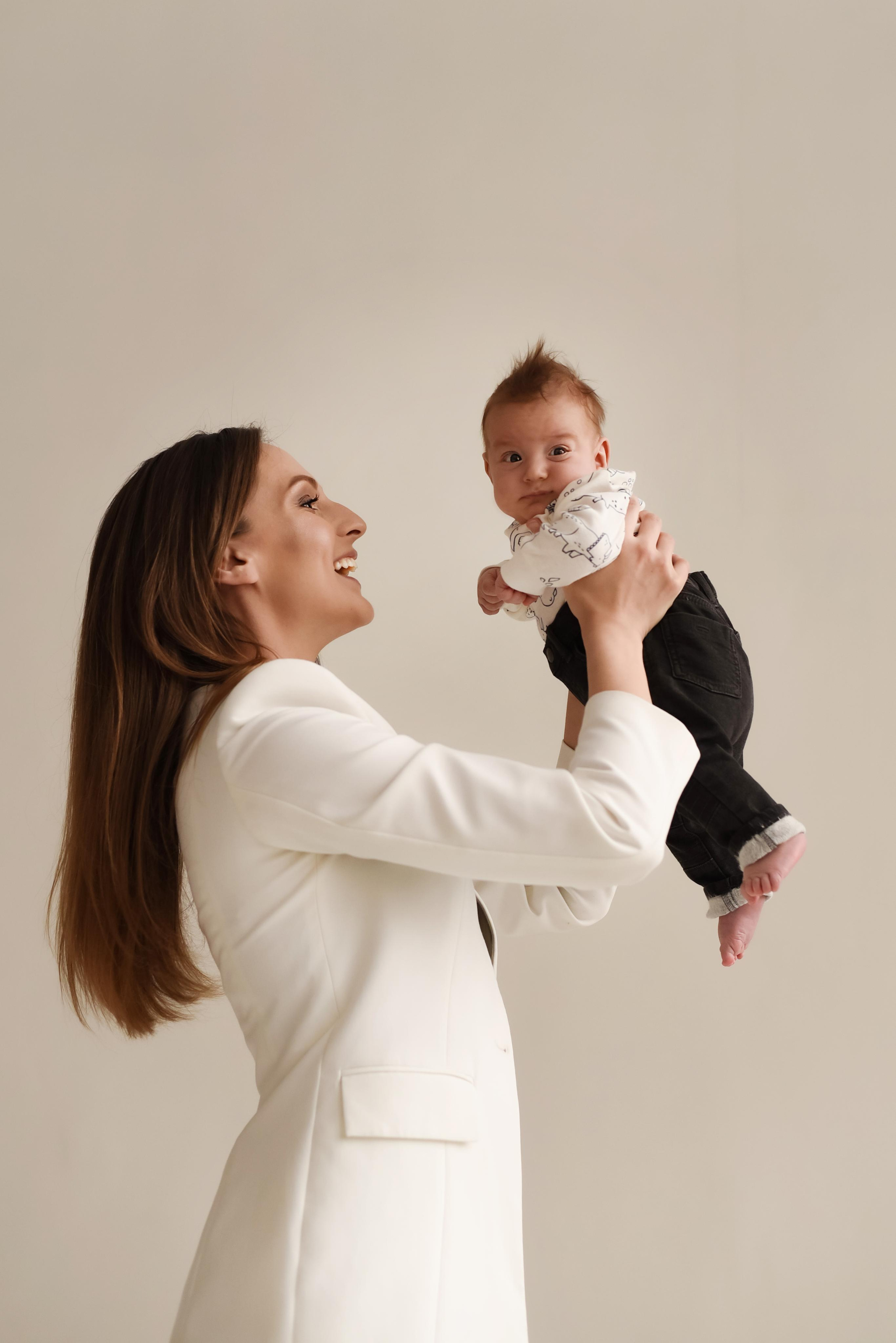 Фотосессия мама и малыш в Екатеринбурге. Фотограф новорожденных в Екатеринбурге Анастасия Карманова