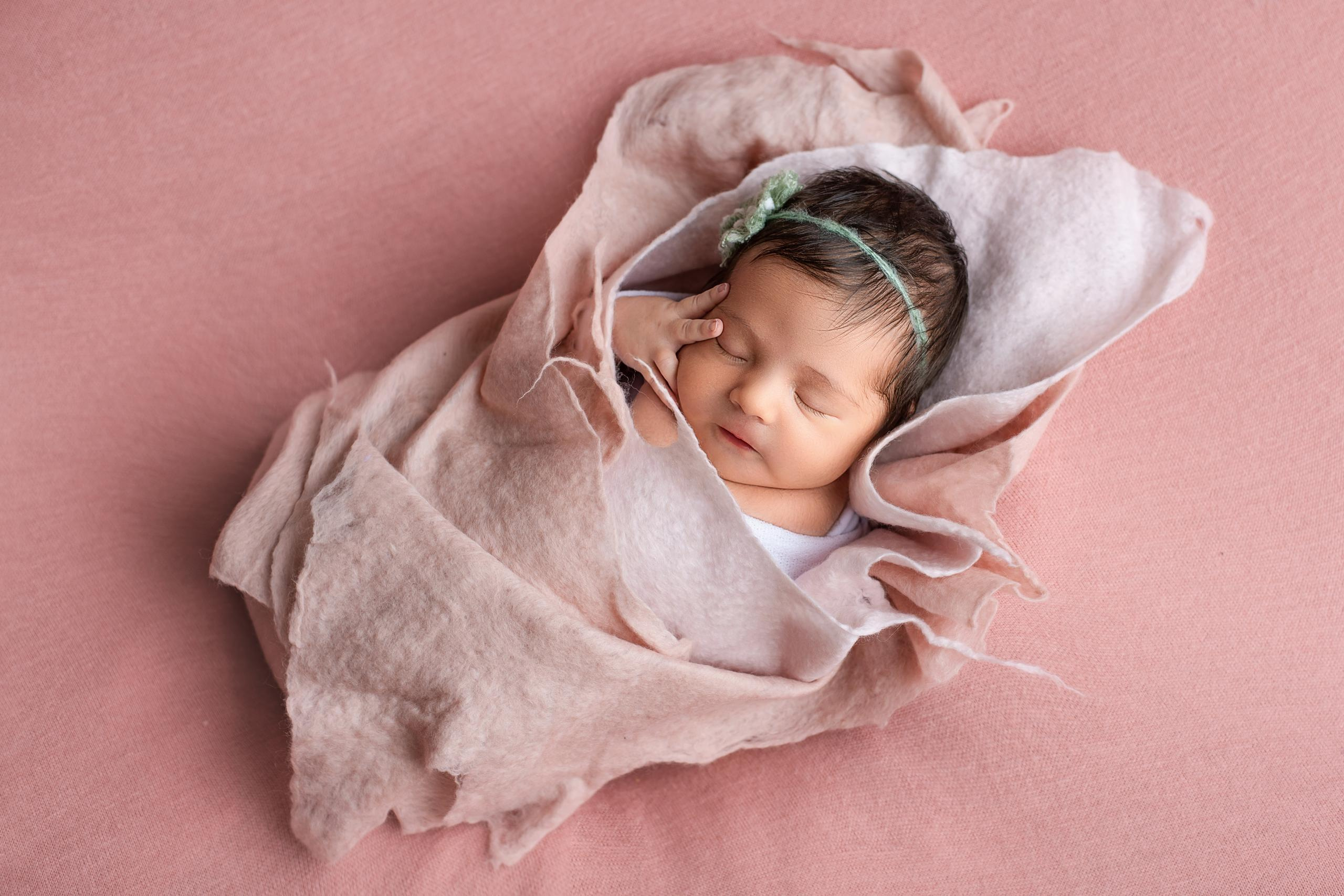 Фотограф новорожденных в городе Екатеринбург, Дегтярск, Ревда newborn. Фотограф новорожденных в Екатеринбурге Анастасия Карманова