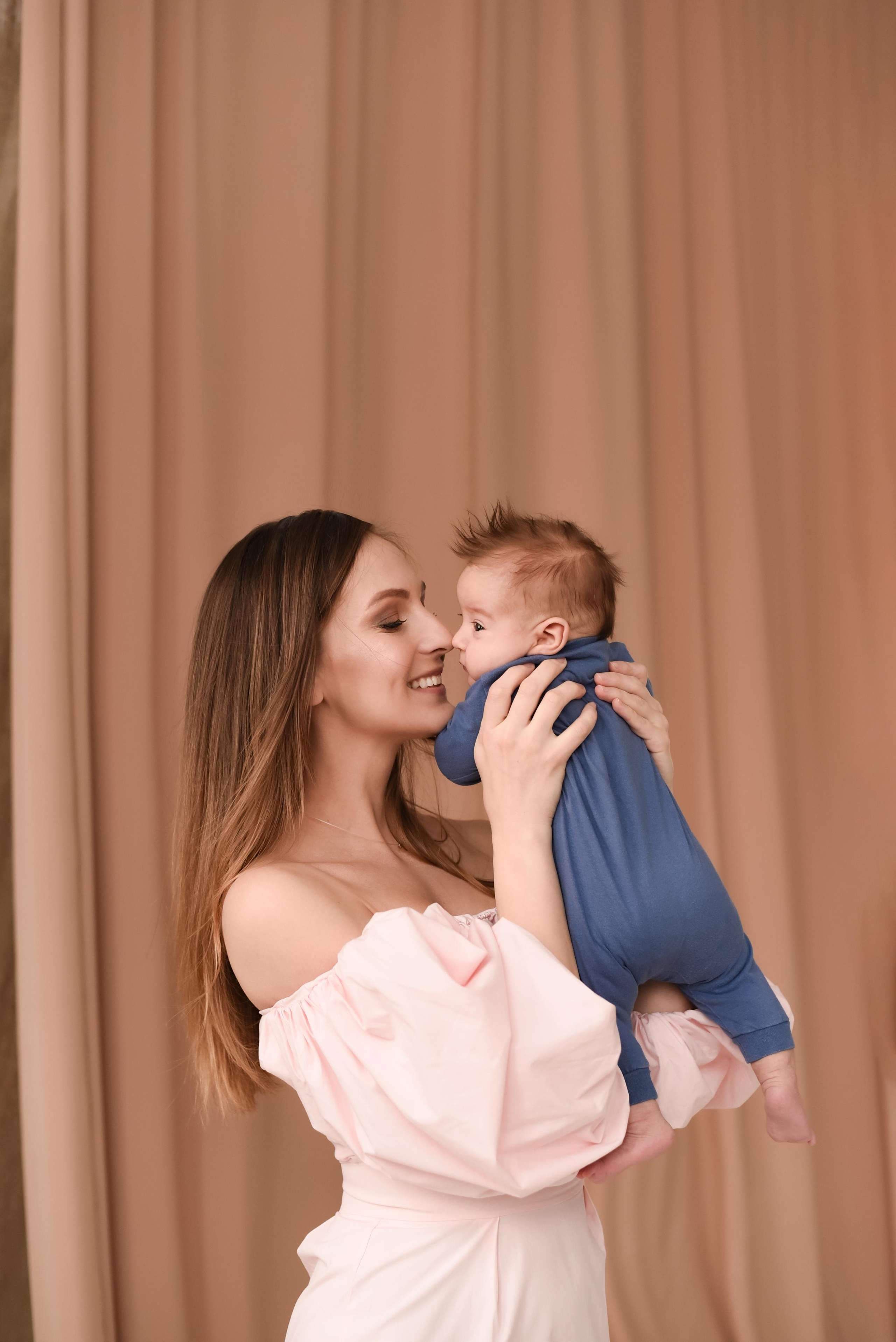 Фотосессия мама и малыш в Екатеринбурге. Фотограф новорожденных в Екатеринбурге Анастасия Карманова
