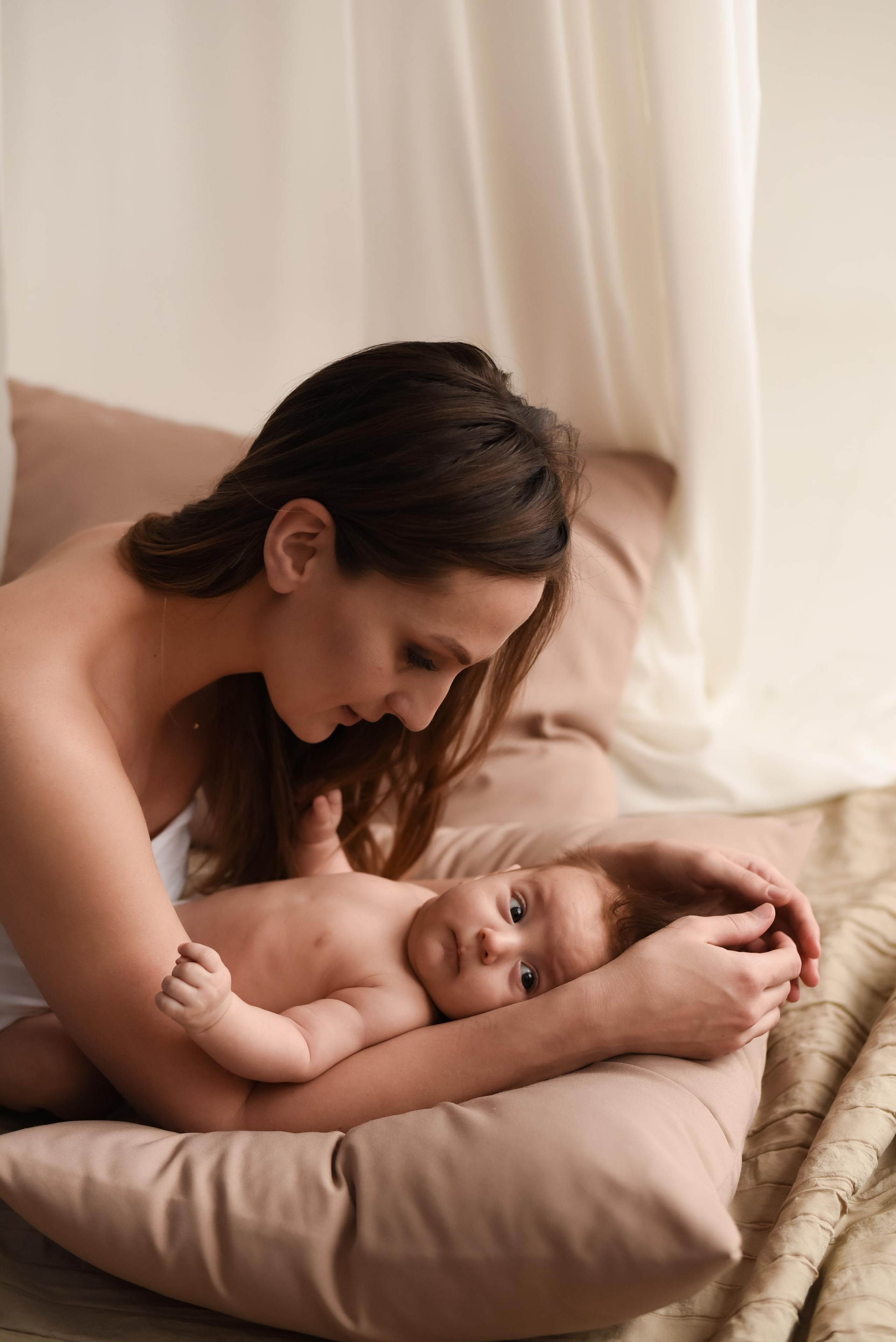 Фотосессия мама и малыш в Екатеринбурге. Фотограф новорожденных в Екатеринбурге Анастасия Карманова