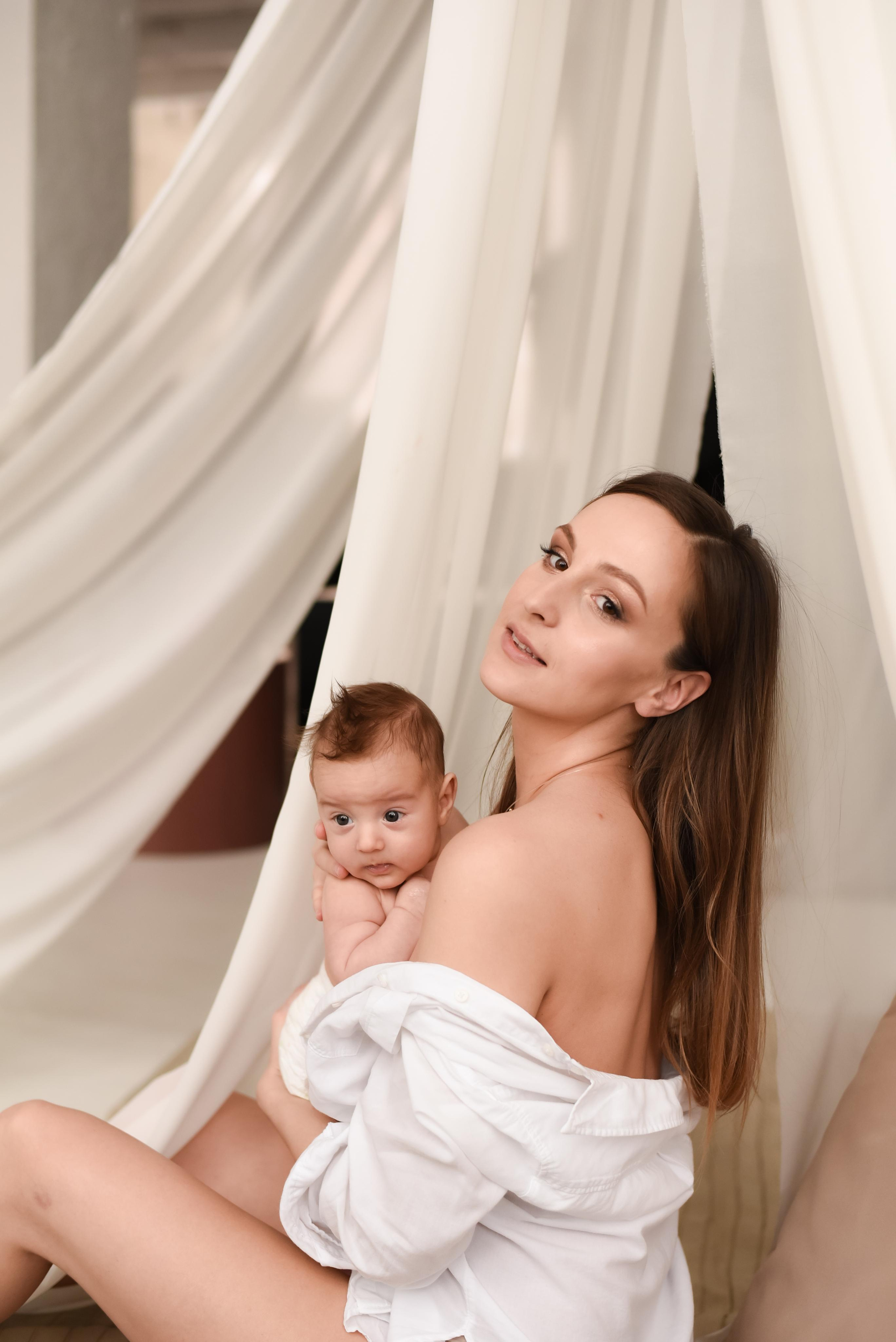 Фотосессия мама и малыш в Екатеринбурге. Фотограф новорожденных в Екатеринбурге Анастасия Карманова