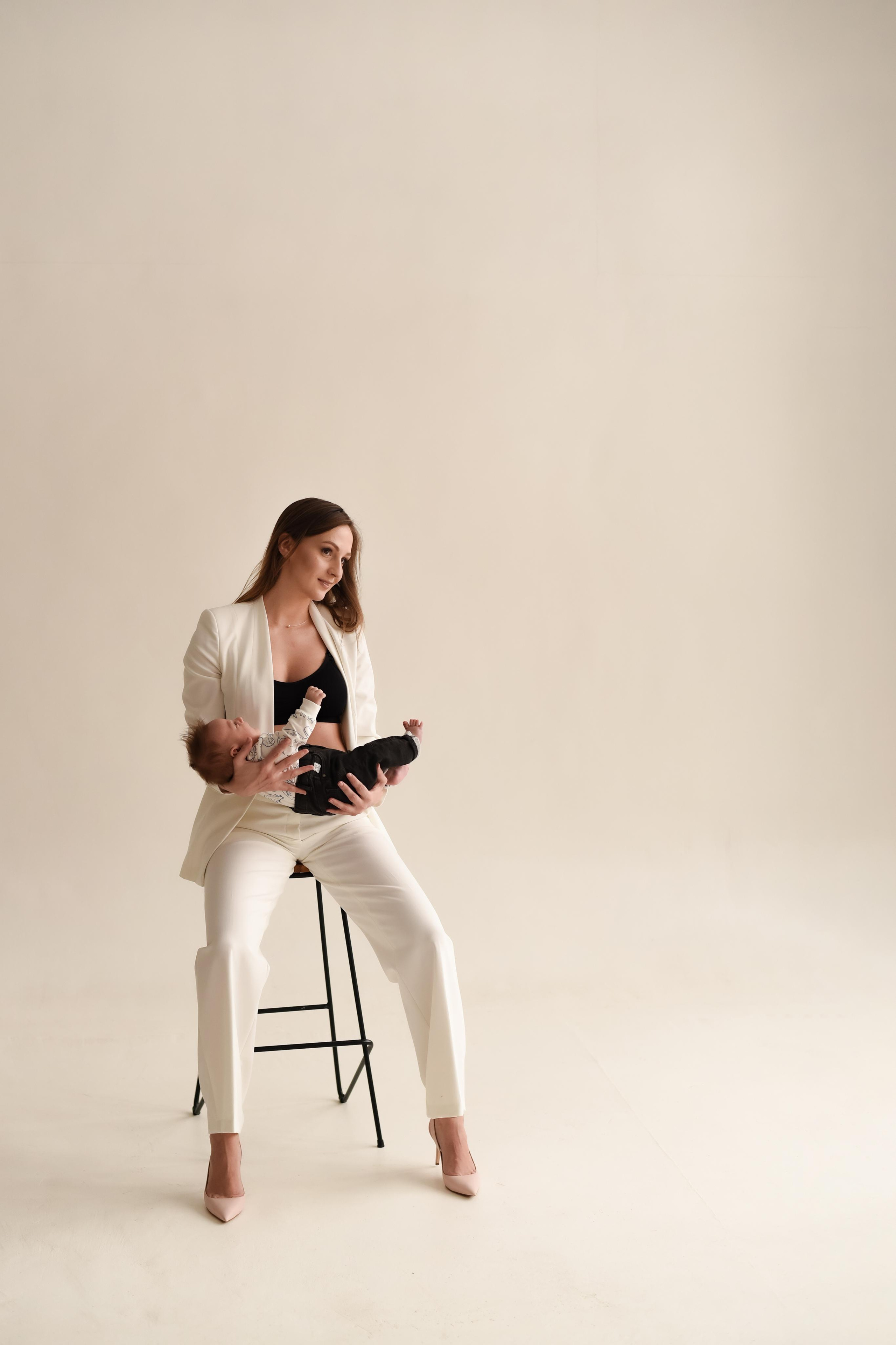 Фотосессия мама и малыш в Екатеринбурге. Фотограф новорожденных в Екатеринбурге Анастасия Карманова