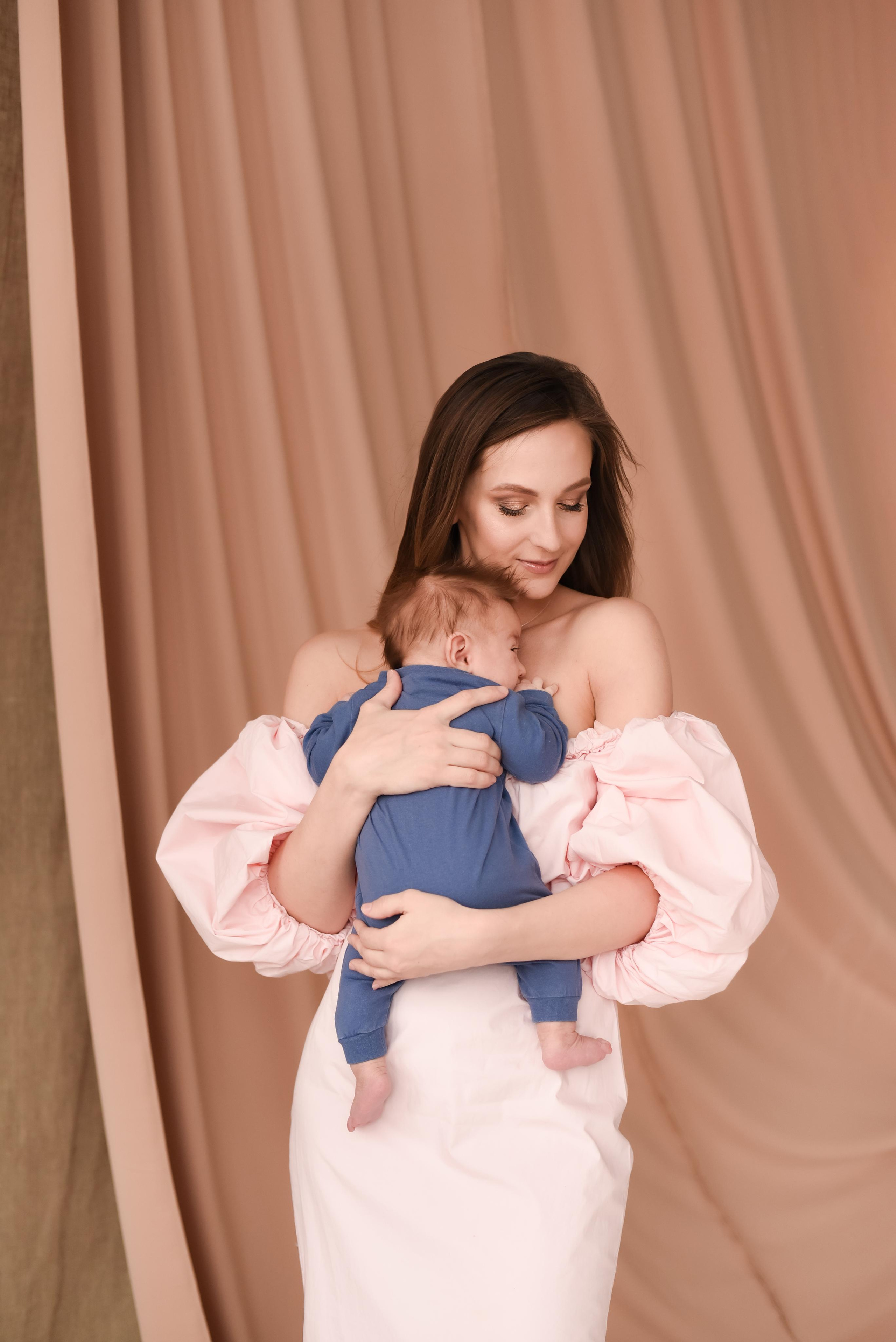 Фотосессия мама и малыш в Екатеринбурге. Фотограф новорожденных в Екатеринбурге Анастасия Карманова