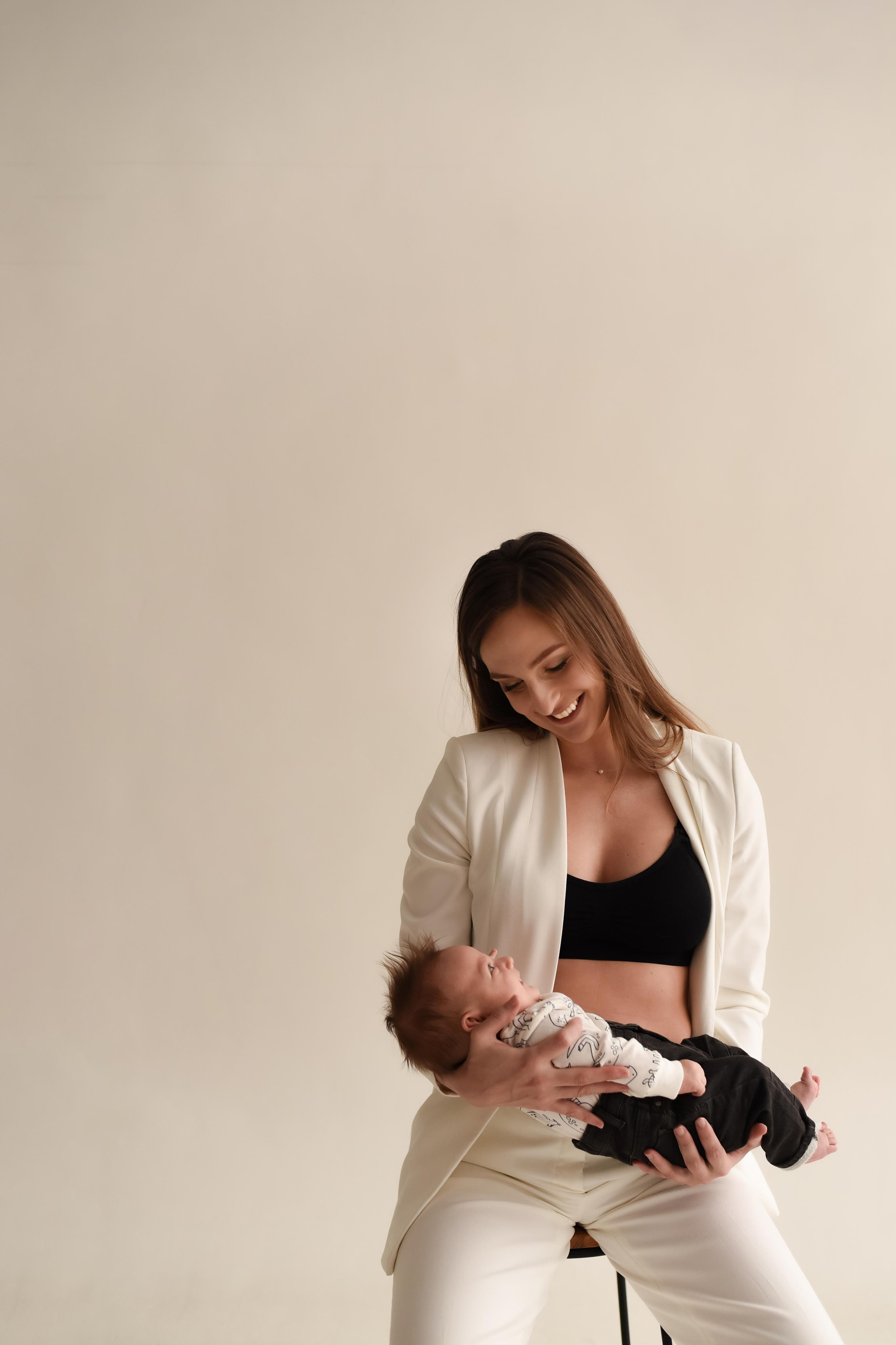 Фотосессия мама и малыш в Екатеринбурге. Фотограф новорожденных в Екатеринбурге Анастасия Карманова