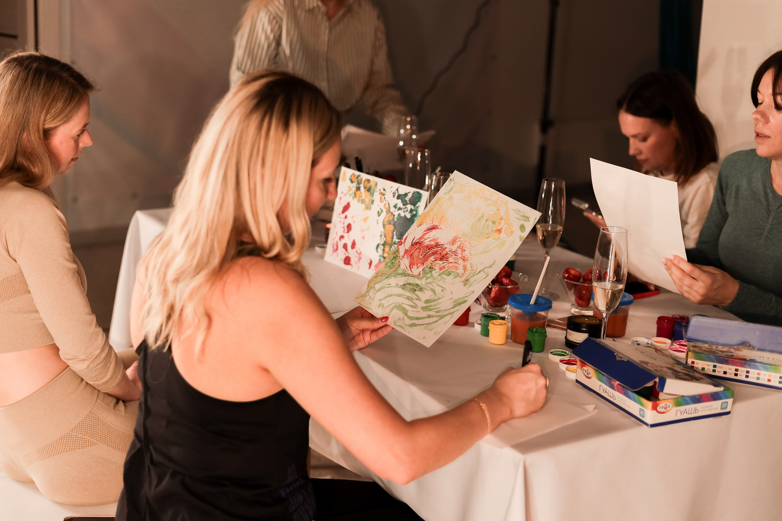 Арт-терапия + аэройога. Фотограф Надршина Лилия