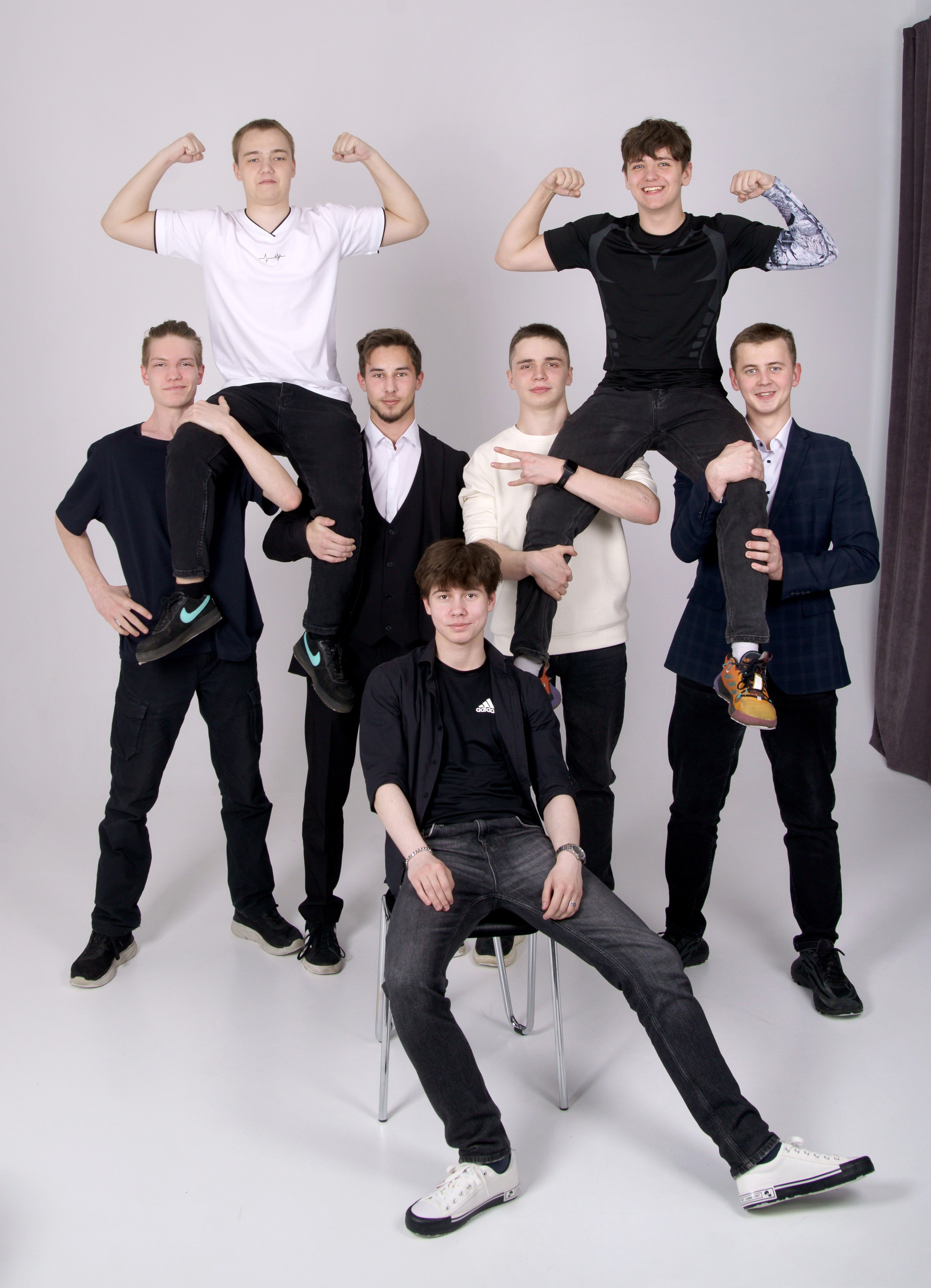 Студийная фотосессия выпускников 9,11 классов в Иркутске