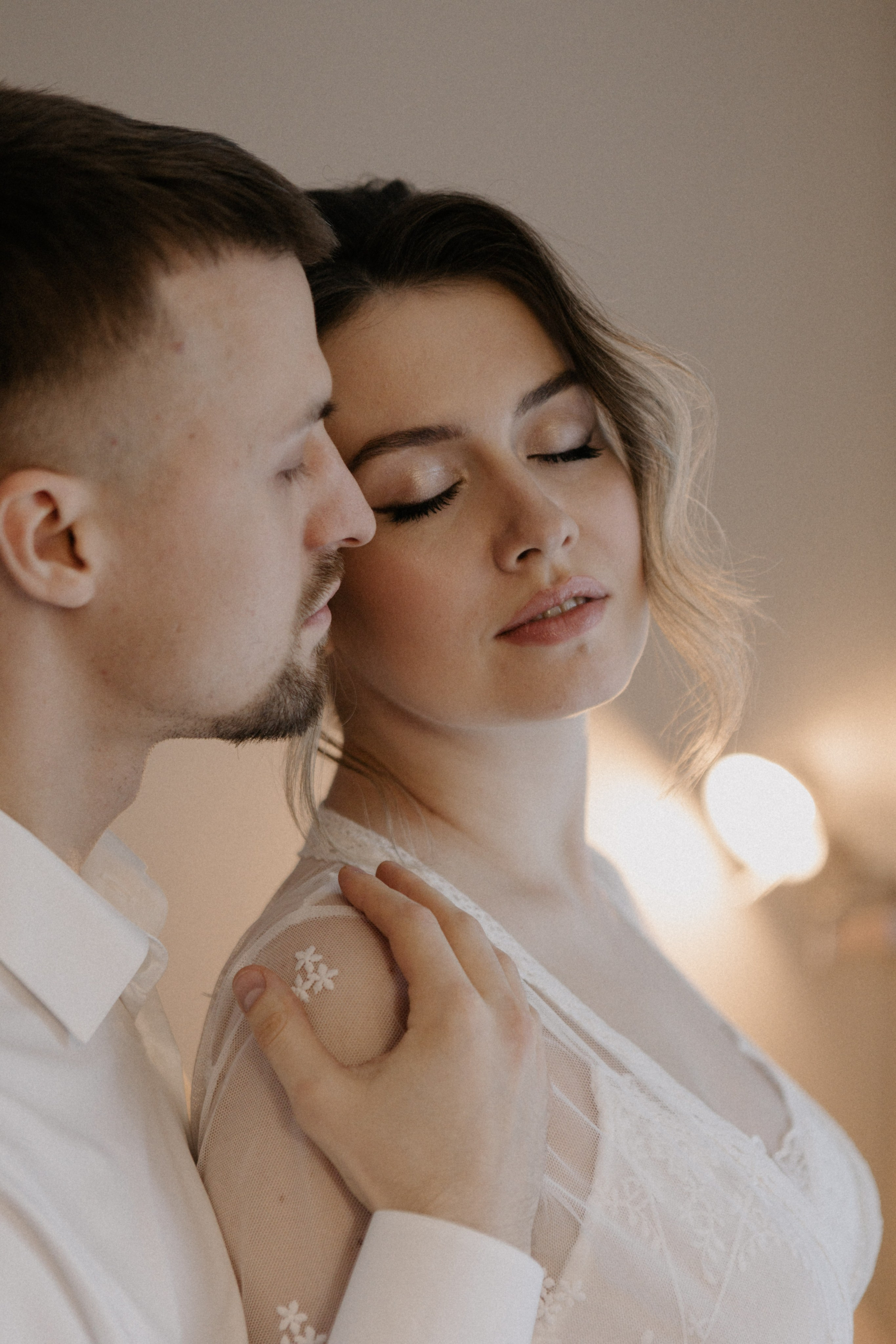 Ксюша и Илья. Утро в отеле роспись в Birds. Свадебный и портретный фотограф в Москве Анастасия Масюк