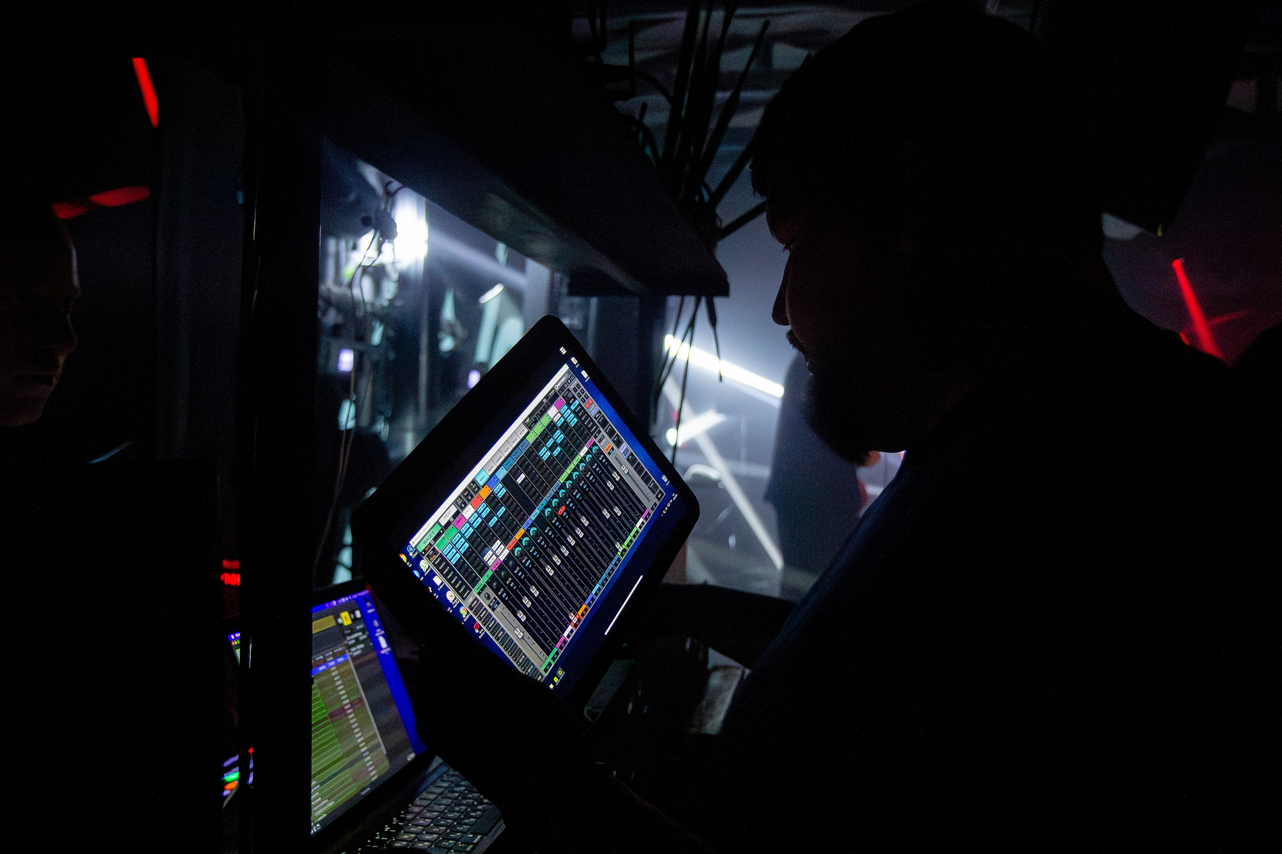 Концерт VA.NO | QUEST PISTOLS SHOW. Репортажный фотограф в Ялте Алексей Семёнов