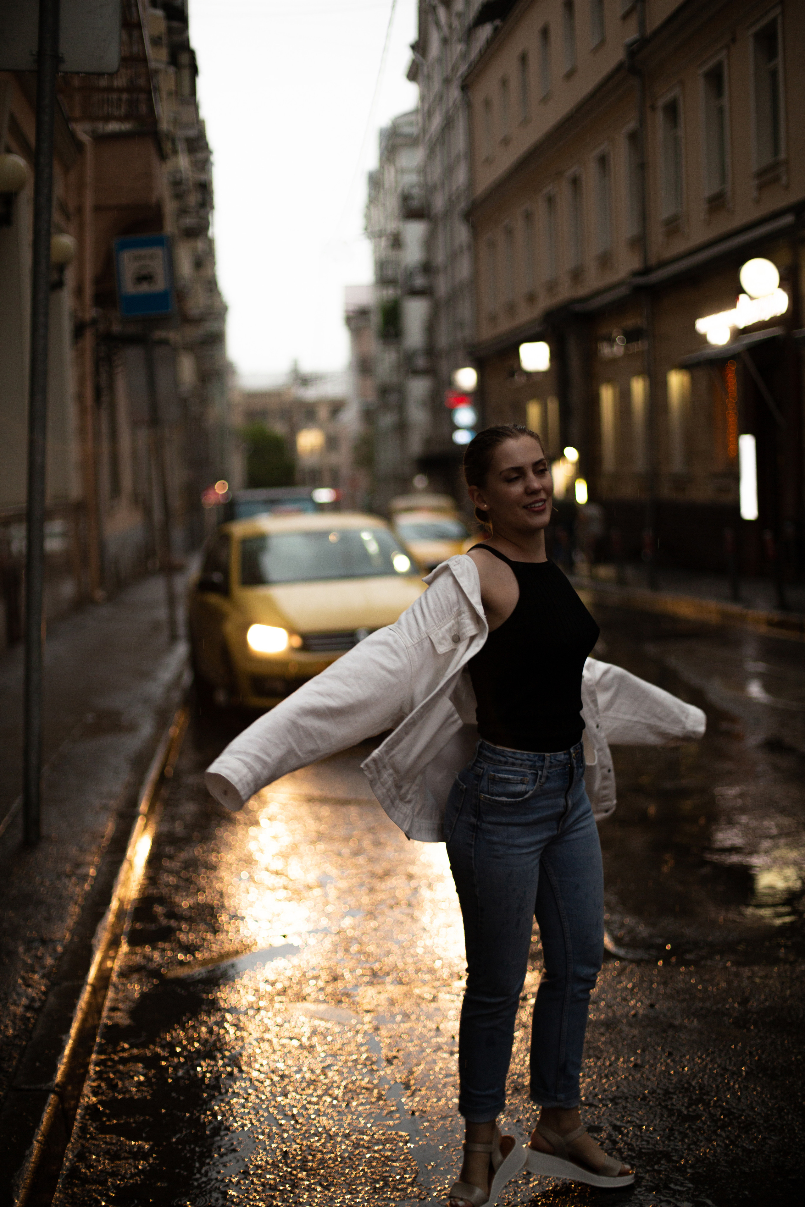 Полина под дождем. Мария Маркова детский и семейный фотограф в Москве