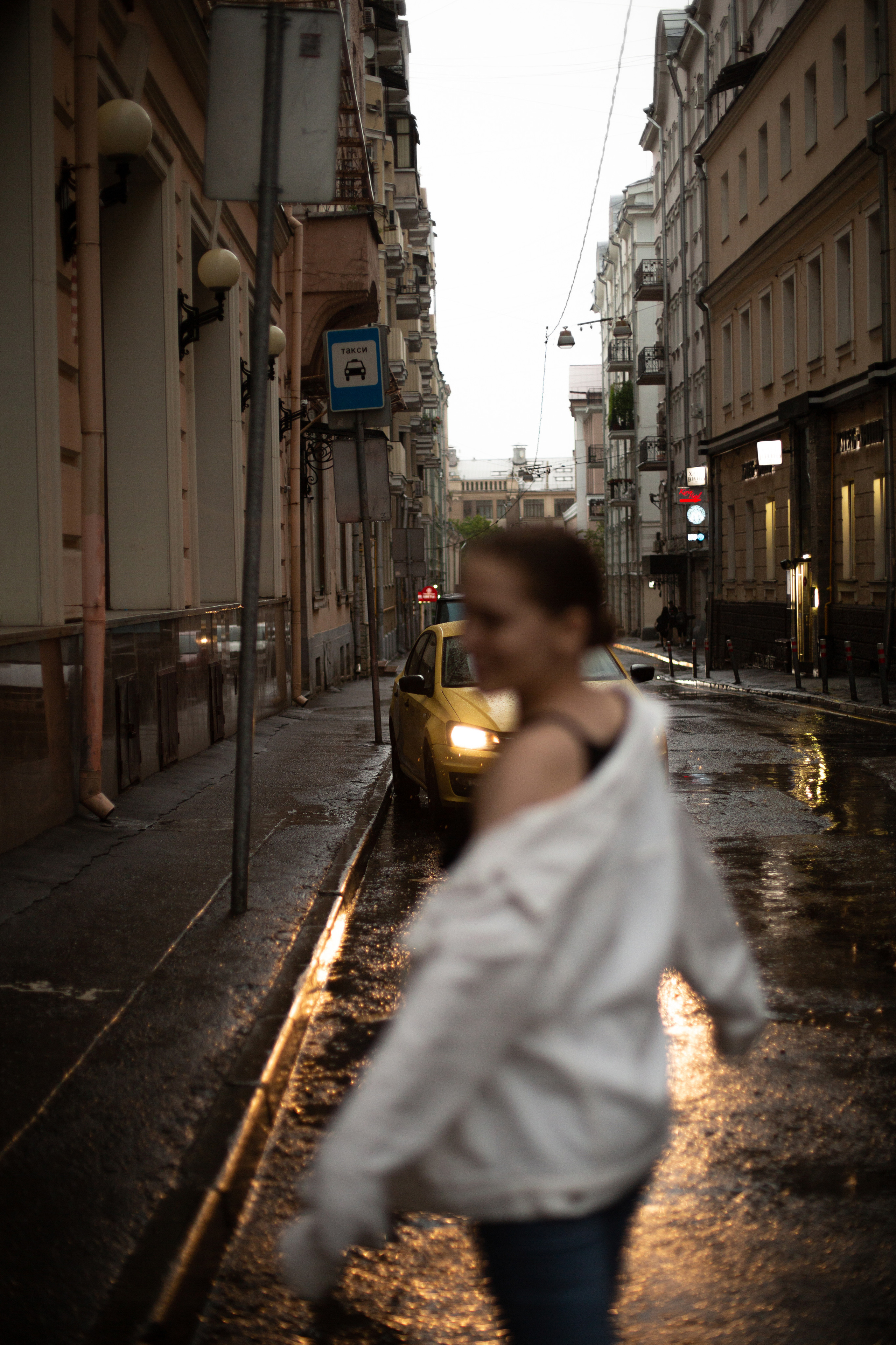 Полина под дождем. Мария Маркова детский и семейный фотограф в Москве