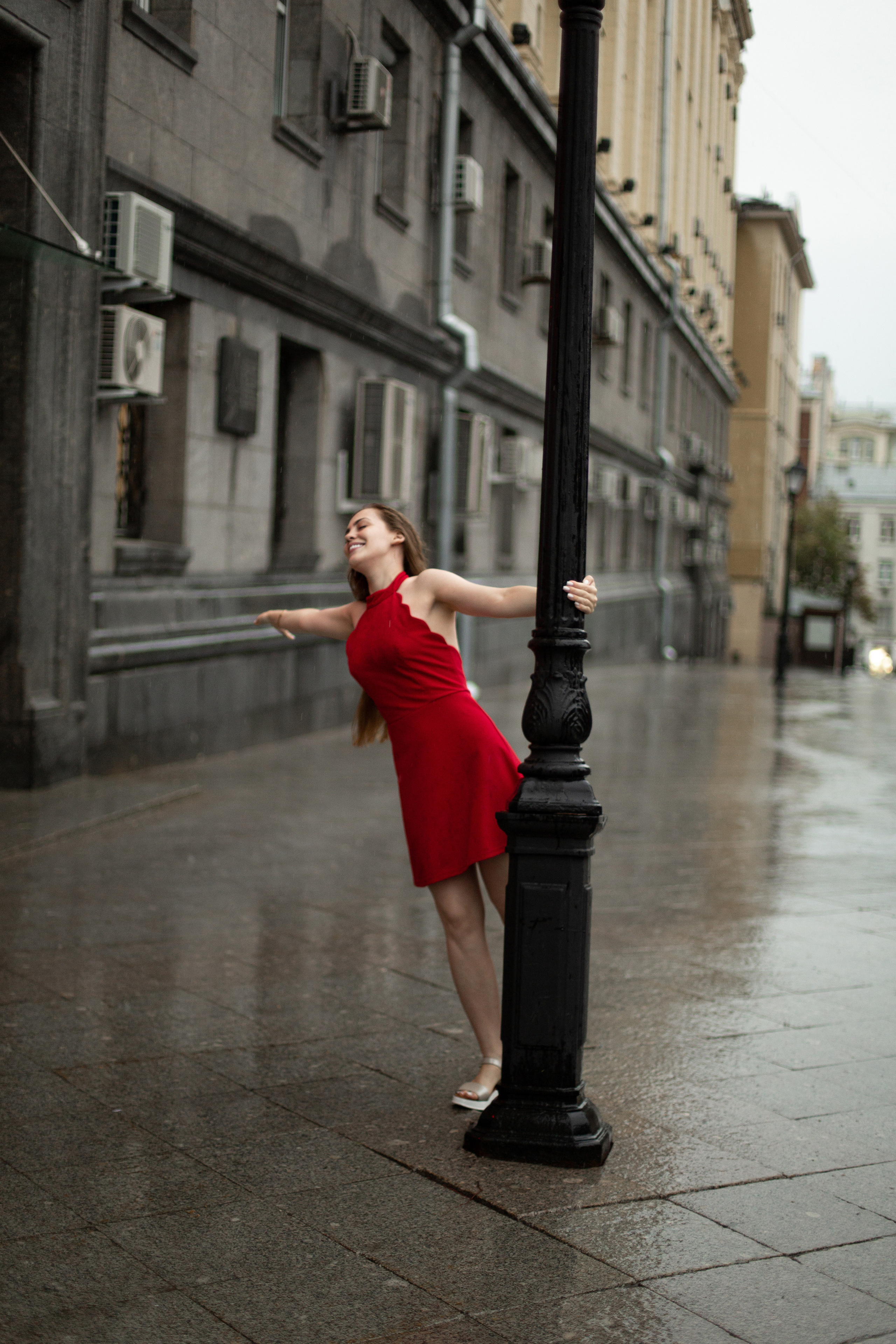 Полина под дождем. Мария Маркова детский и семейный фотограф в Москве