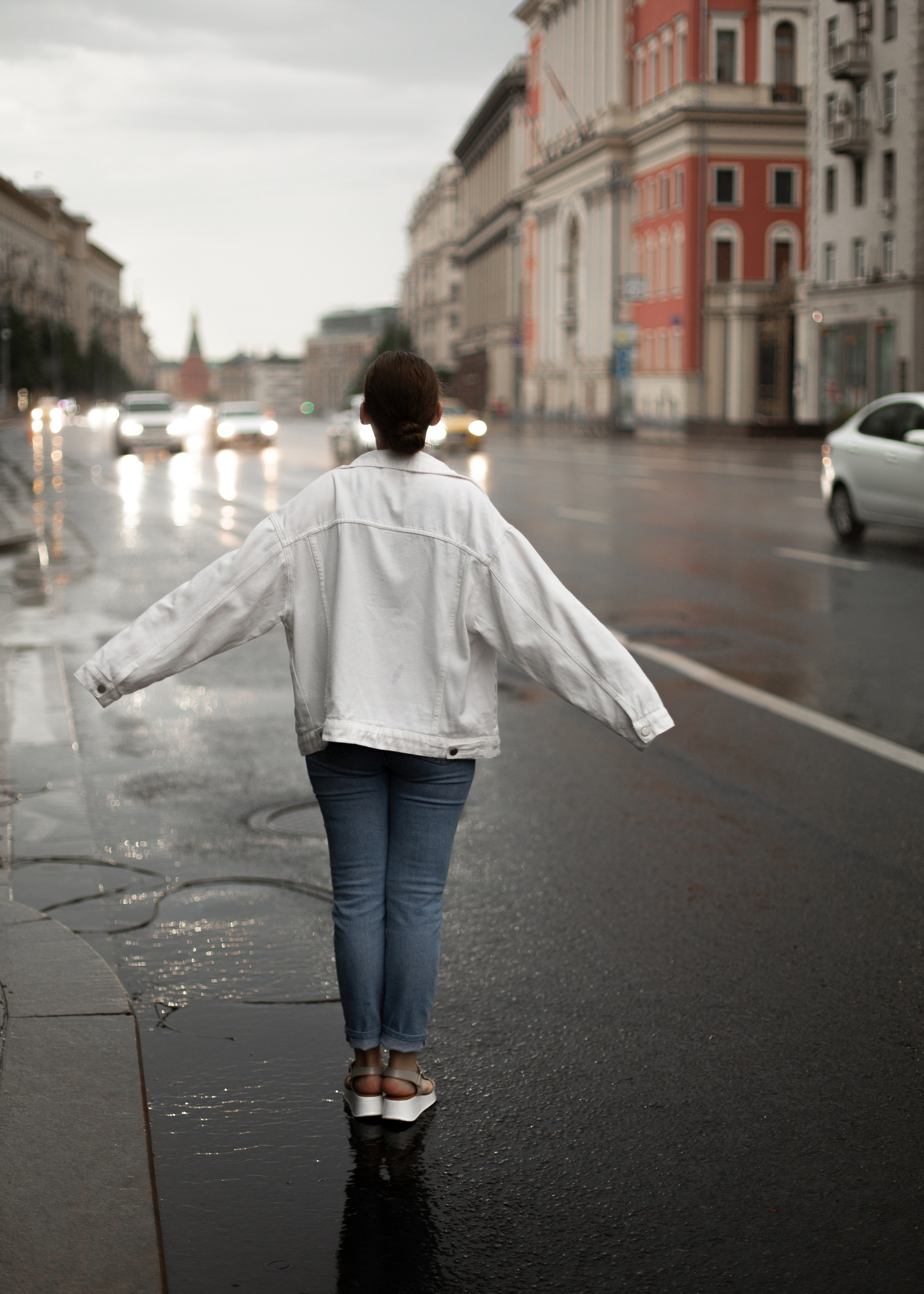 Полина под дождем. Мария Маркова детский и семейный фотограф в Москве