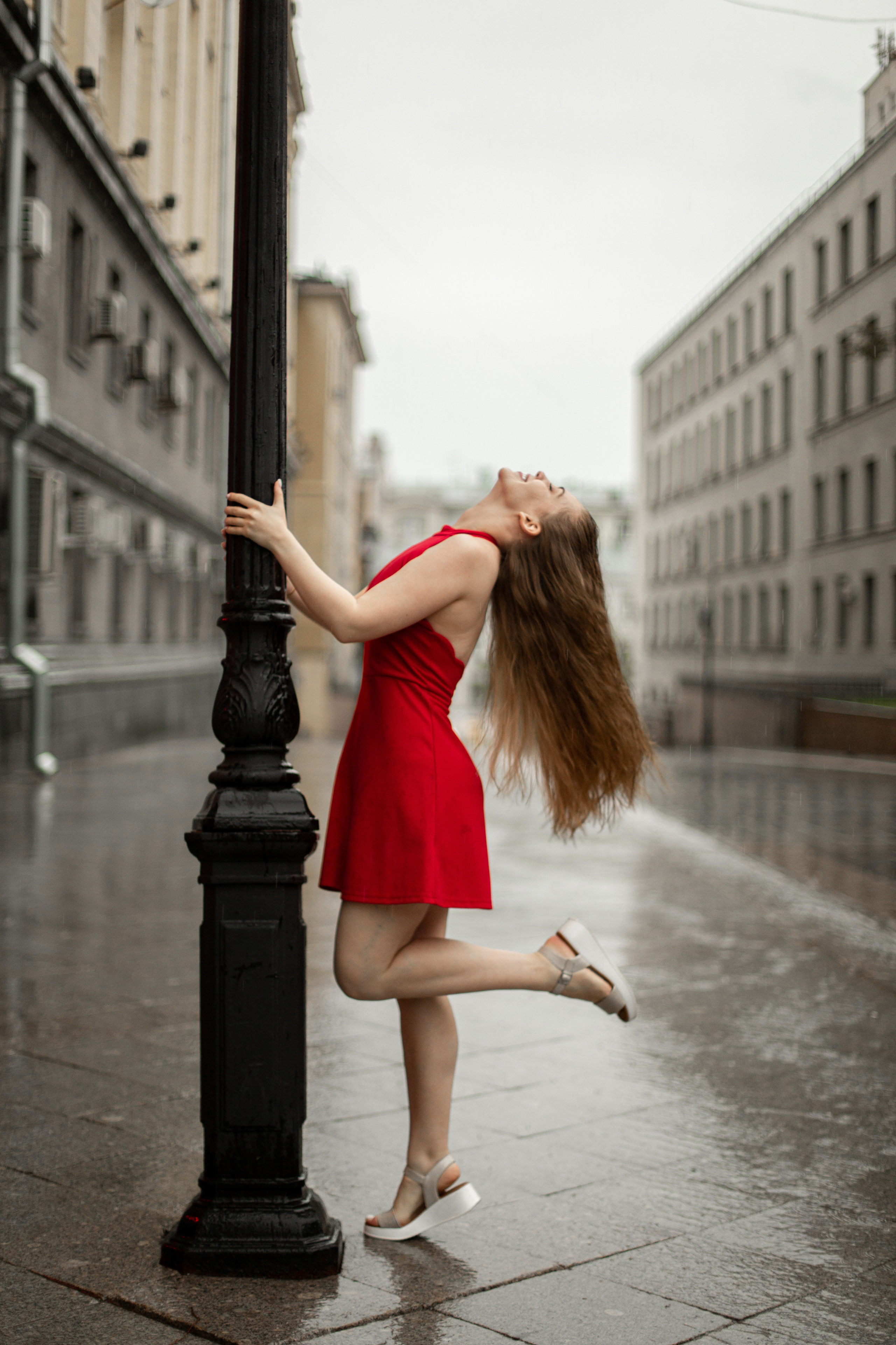 Полина под дождем. Мария Маркова детский и семейный фотограф в Москве