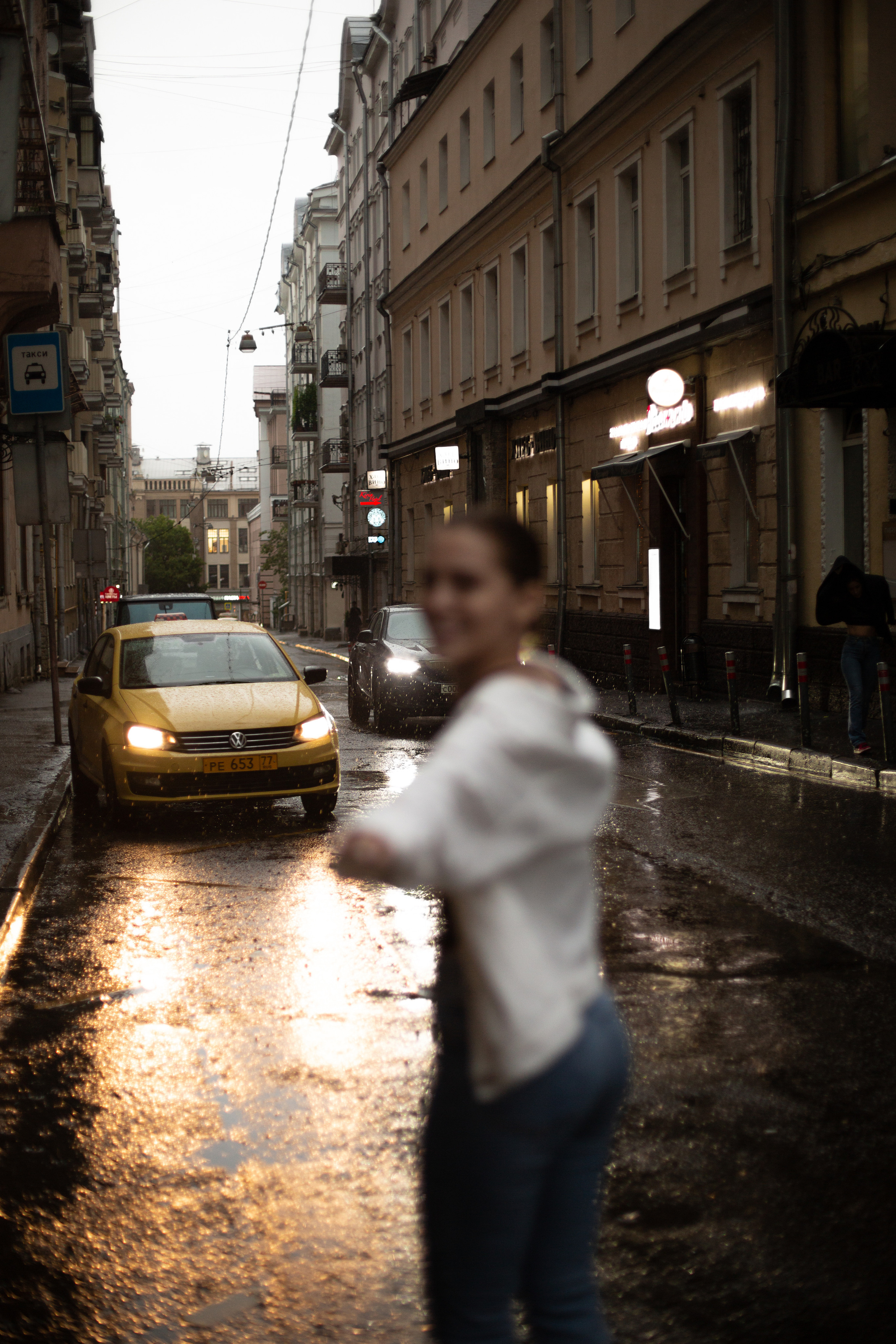 Полина под дождем. Мария Маркова детский и семейный фотограф в Москве