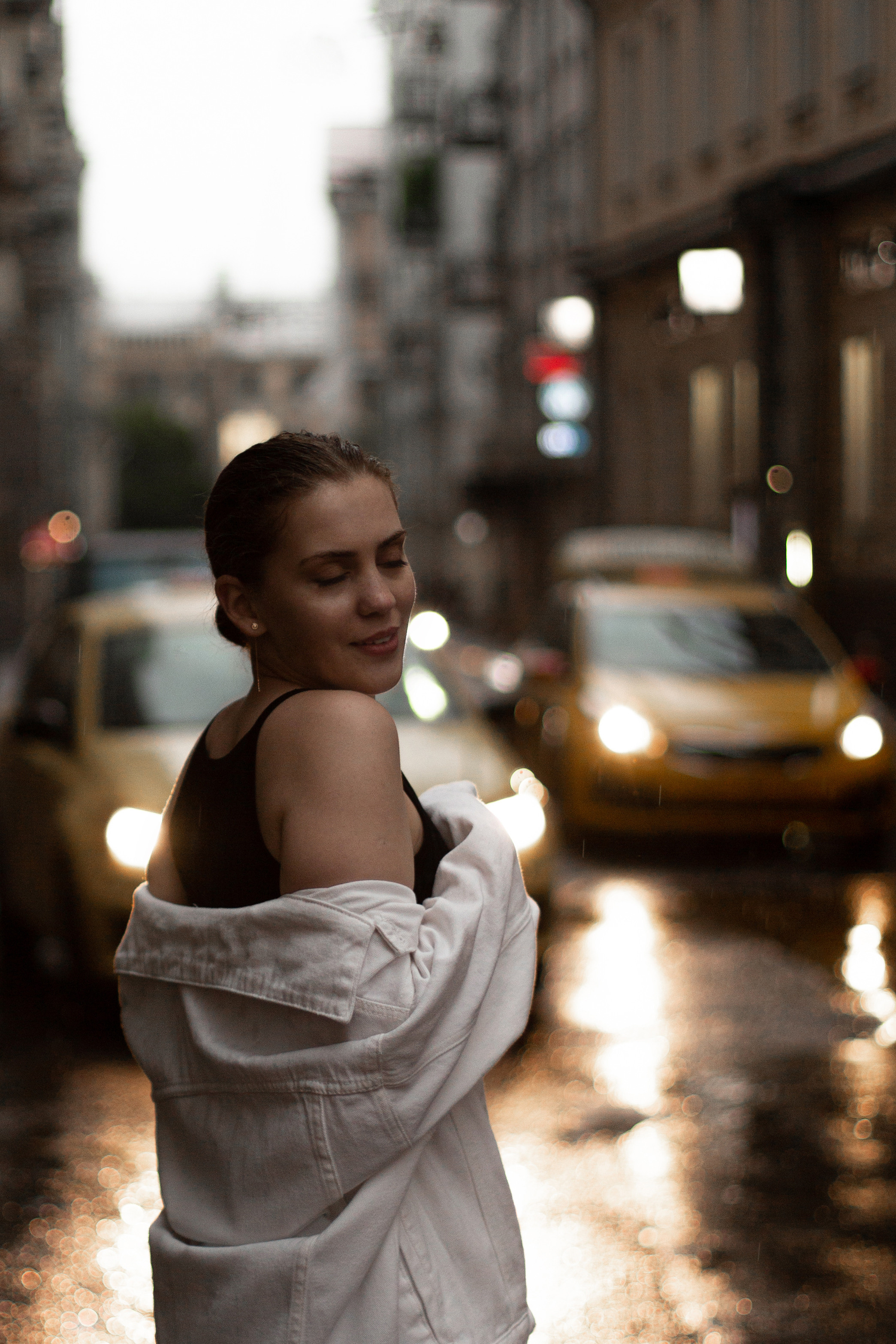 Полина под дождем. Мария Маркова детский и семейный фотограф в Москве