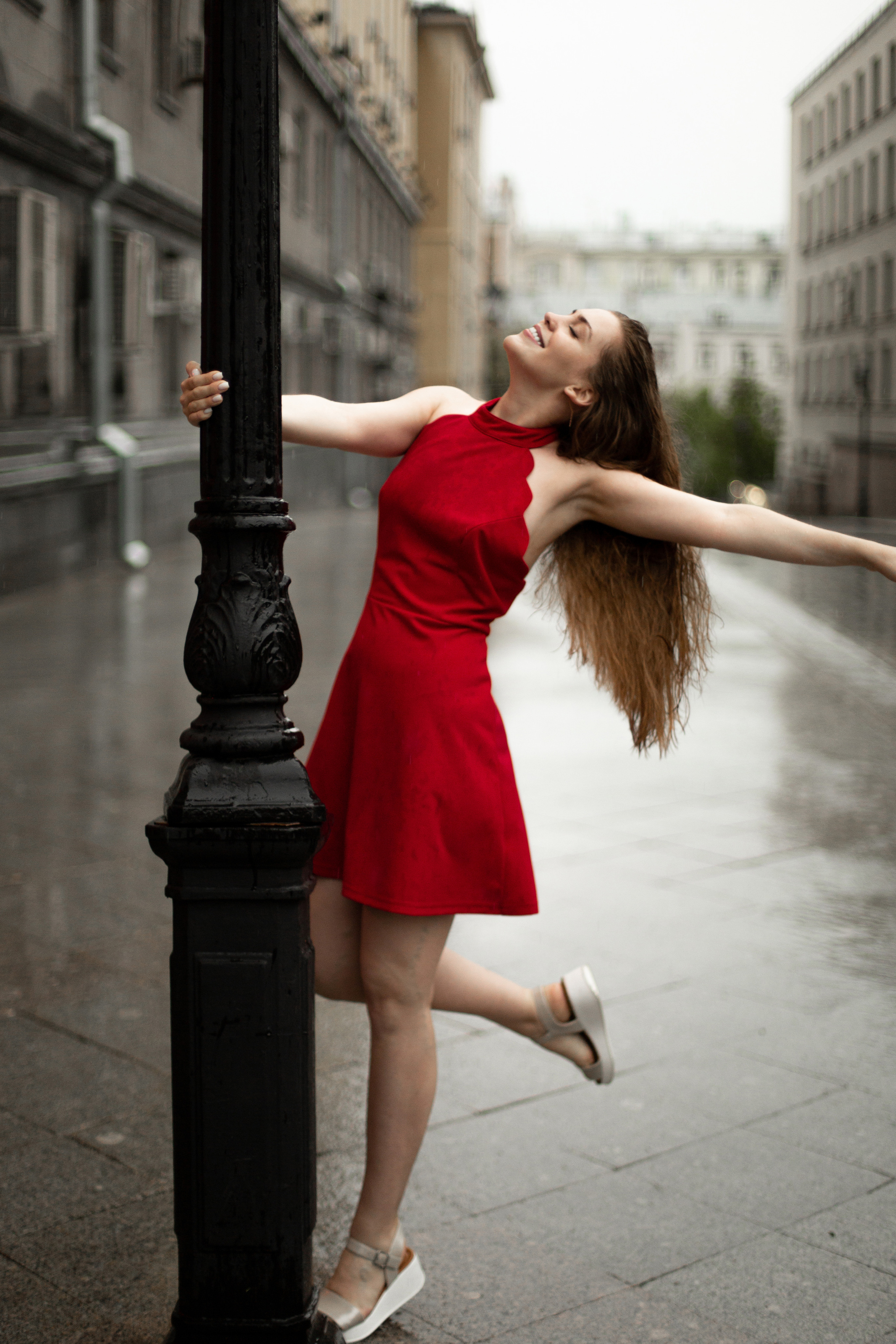Полина под дождем. Мария Маркова детский и семейный фотограф в Москве