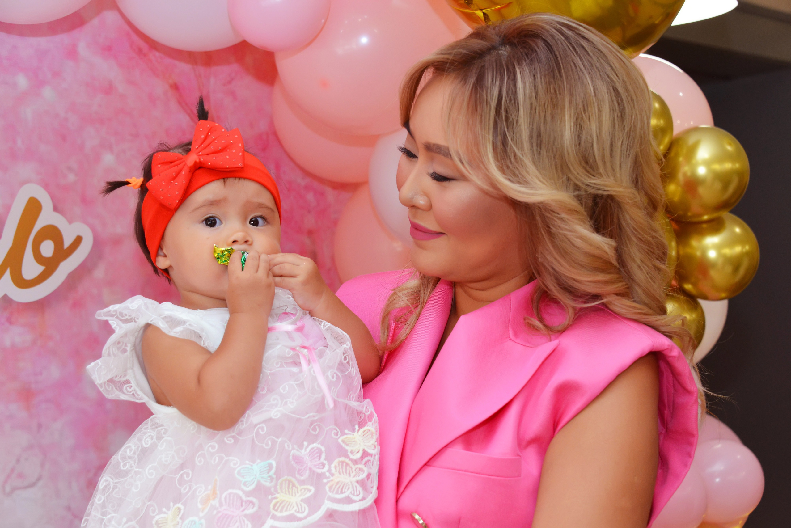 Дети-5 (Адель-1годик). Фотосъёмка. Фотограф Сергей Авдеев-семейный и детский фотограф в Алматы