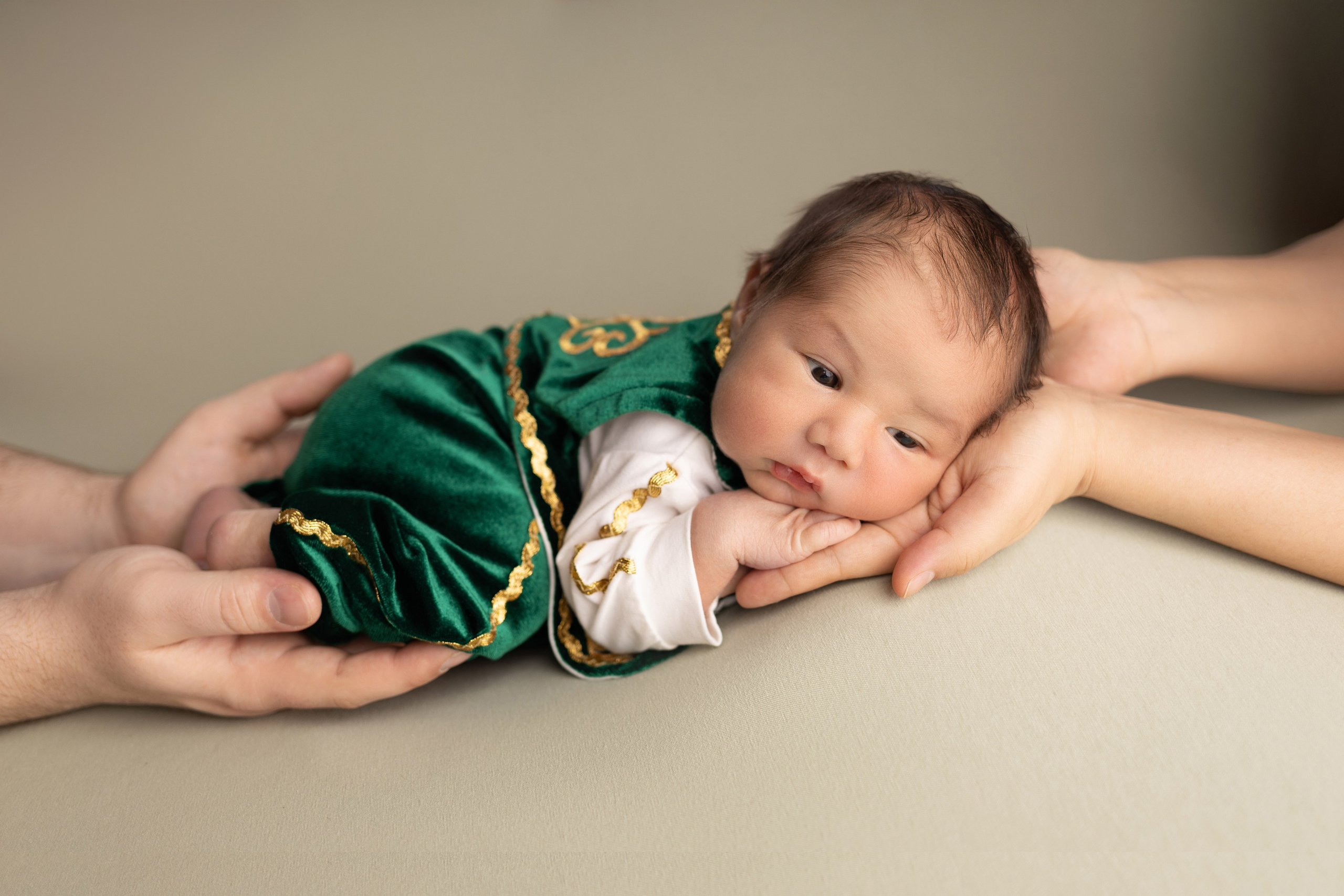 Классическая фотосессия малыша. Фотограф новорожденных малышей в Омске и Омской области Эльвира Камаева