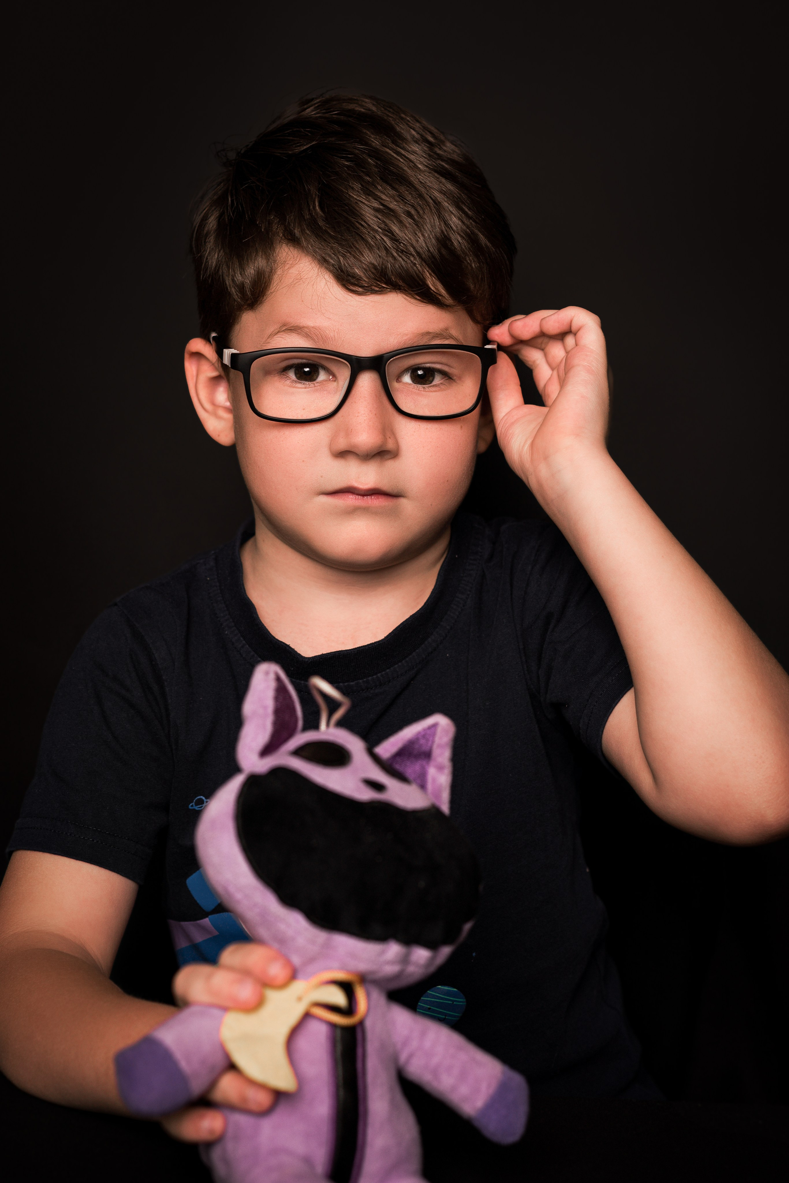 Детский сад, портреты на чёрном фоне. Фотограф Шунова Саша