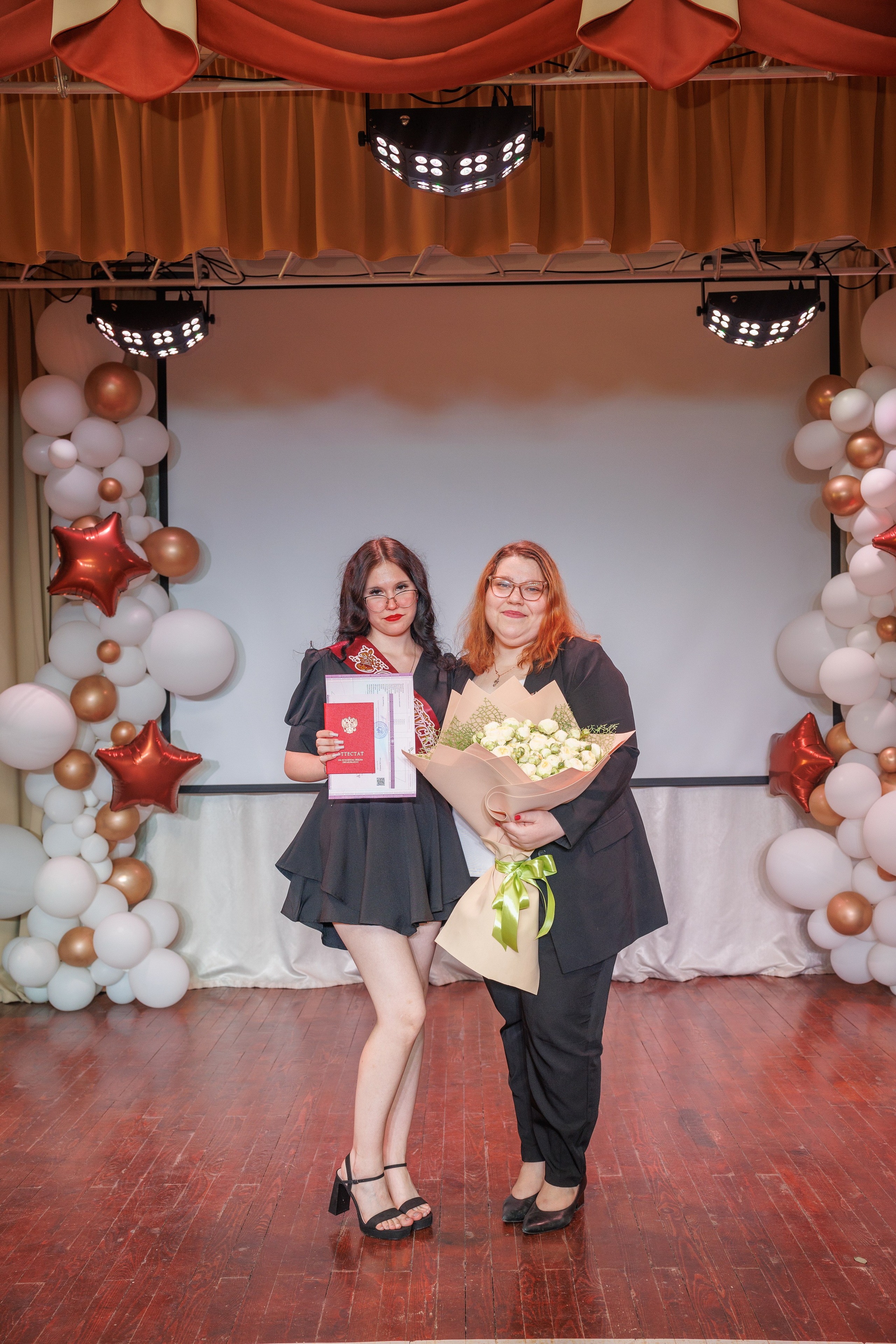 Вручение аттестатов. Свадебный и семейный фотограф в Новосибирске Ирина Дорошкова