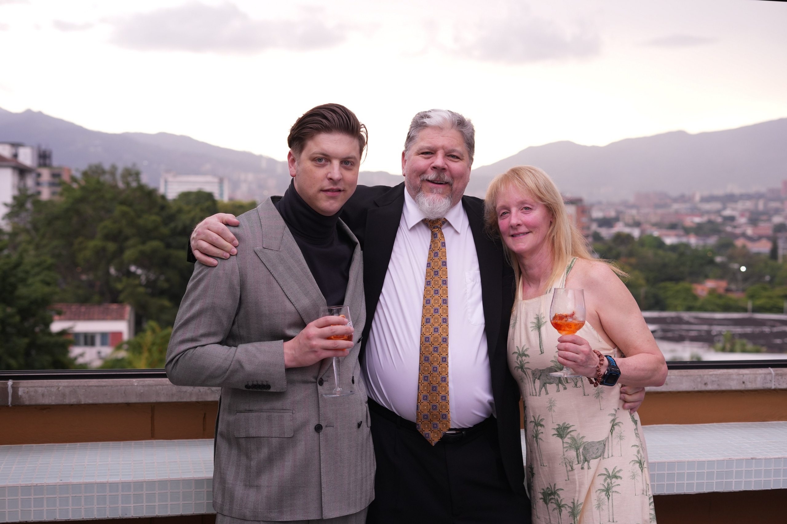 Olivia and Zack / 1 wedding day. Wedding Photographer in Barcelona and Medellin