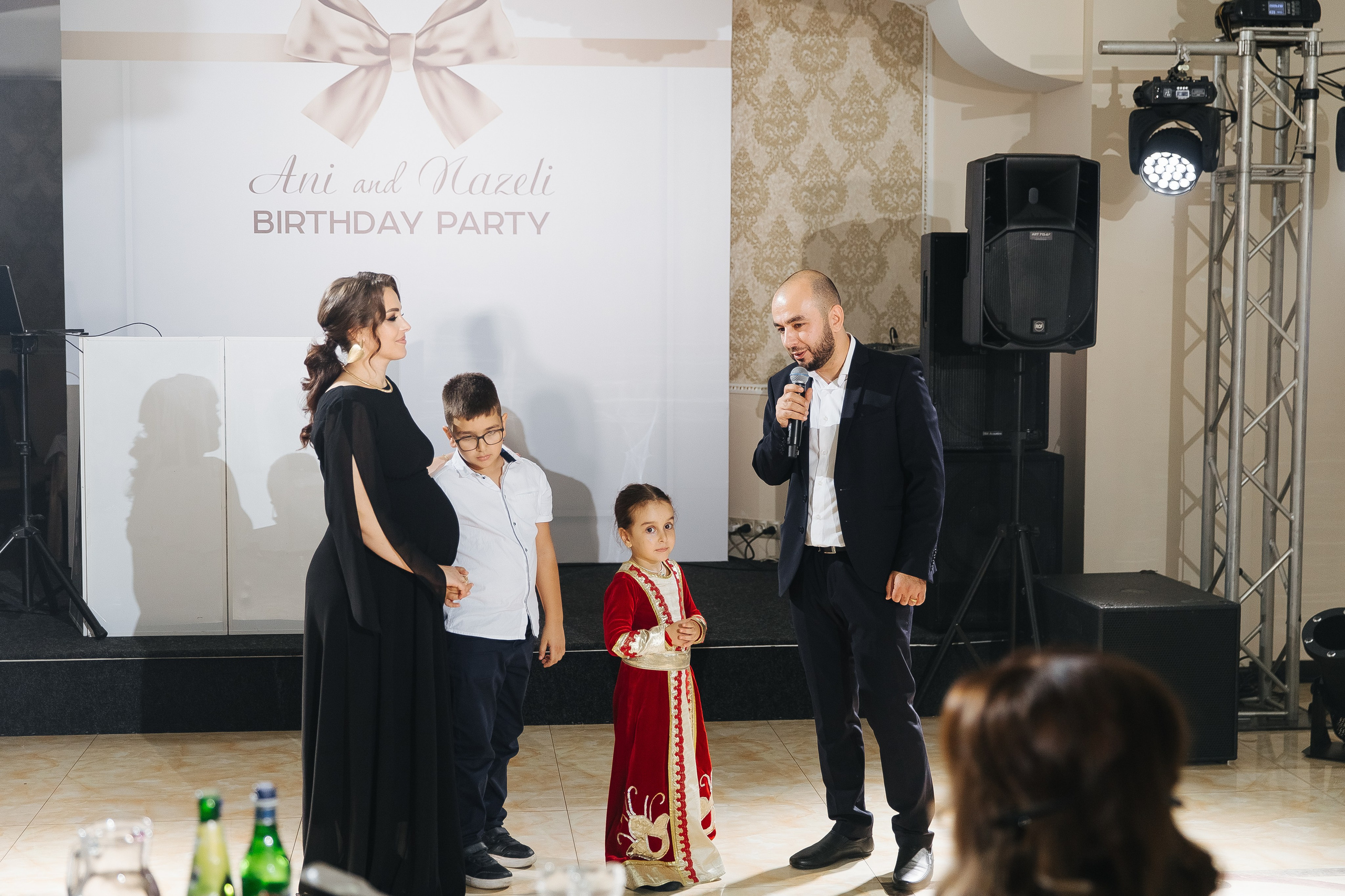 Ани и Назели. 35&5 День рождения, «Янтарь». Фотограф в Красноярске Надежда Воскресенская